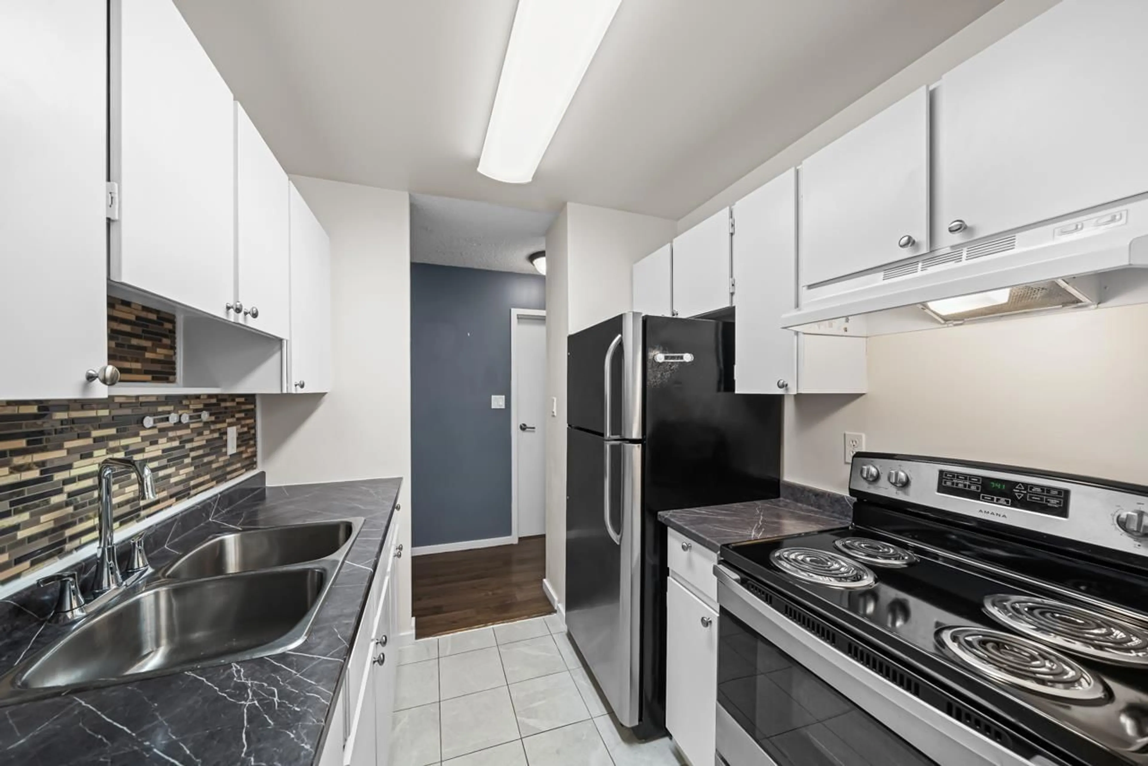 Standard kitchen, unknown for 315 - 1850 SOUTHMERE CRESCENT, Surrey British Columbia V4A6Y6