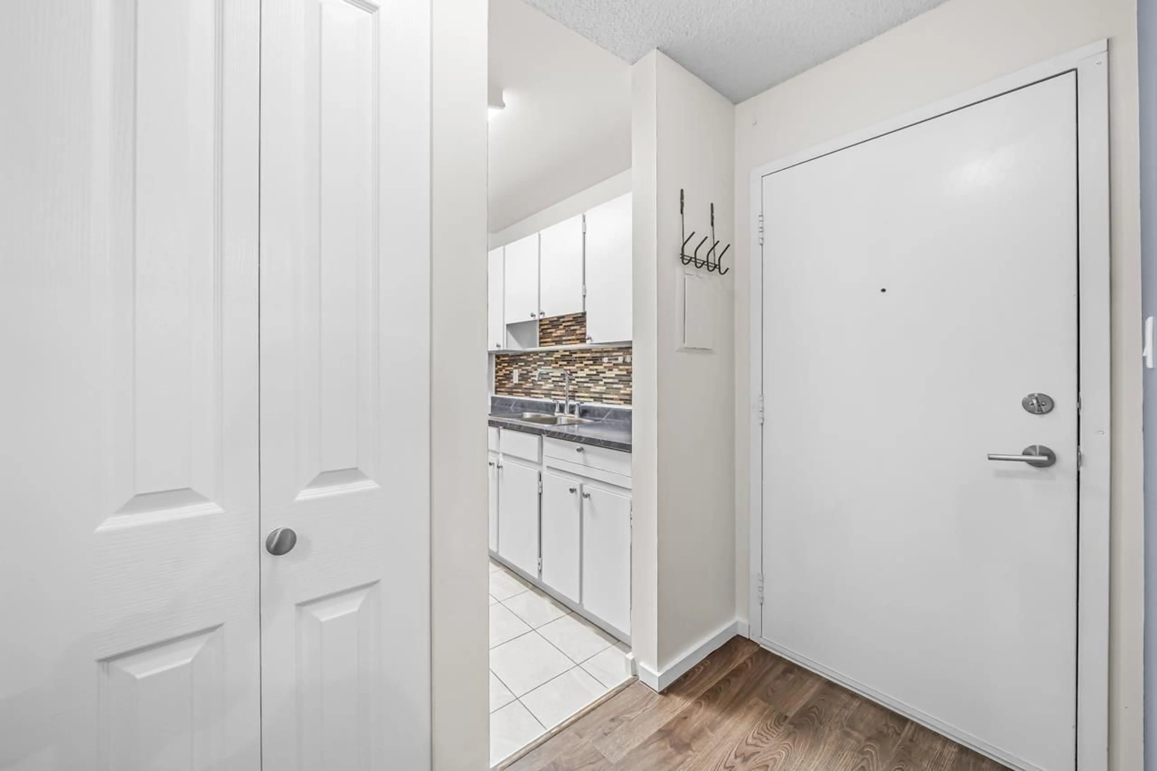 Standard kitchen, unknown for 315 - 1850 SOUTHMERE CRESCENT, Surrey British Columbia V4A6Y6