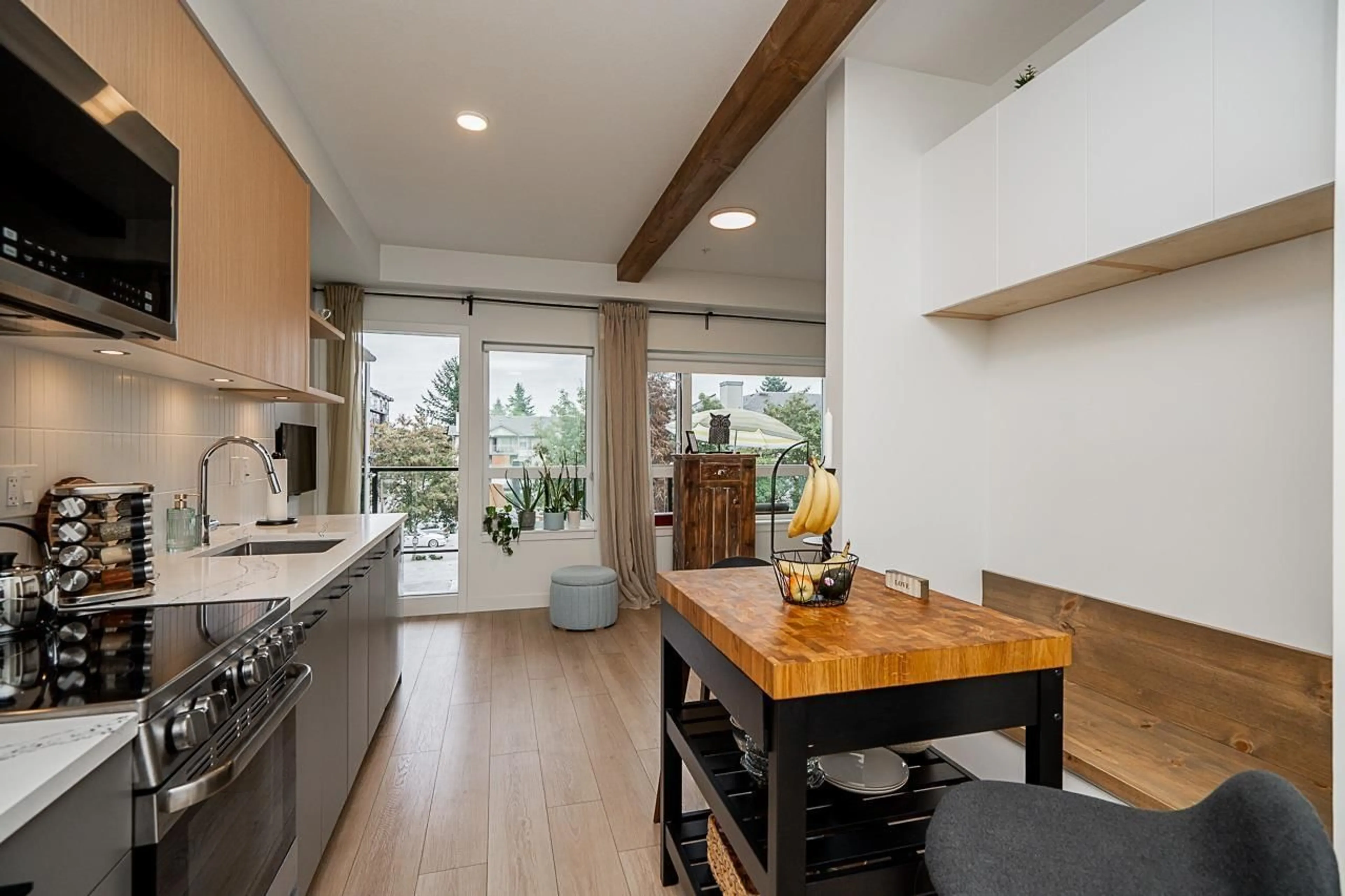 Open concept kitchen, unknown for 304 - 10777 138, Surrey British Columbia V3T0T5