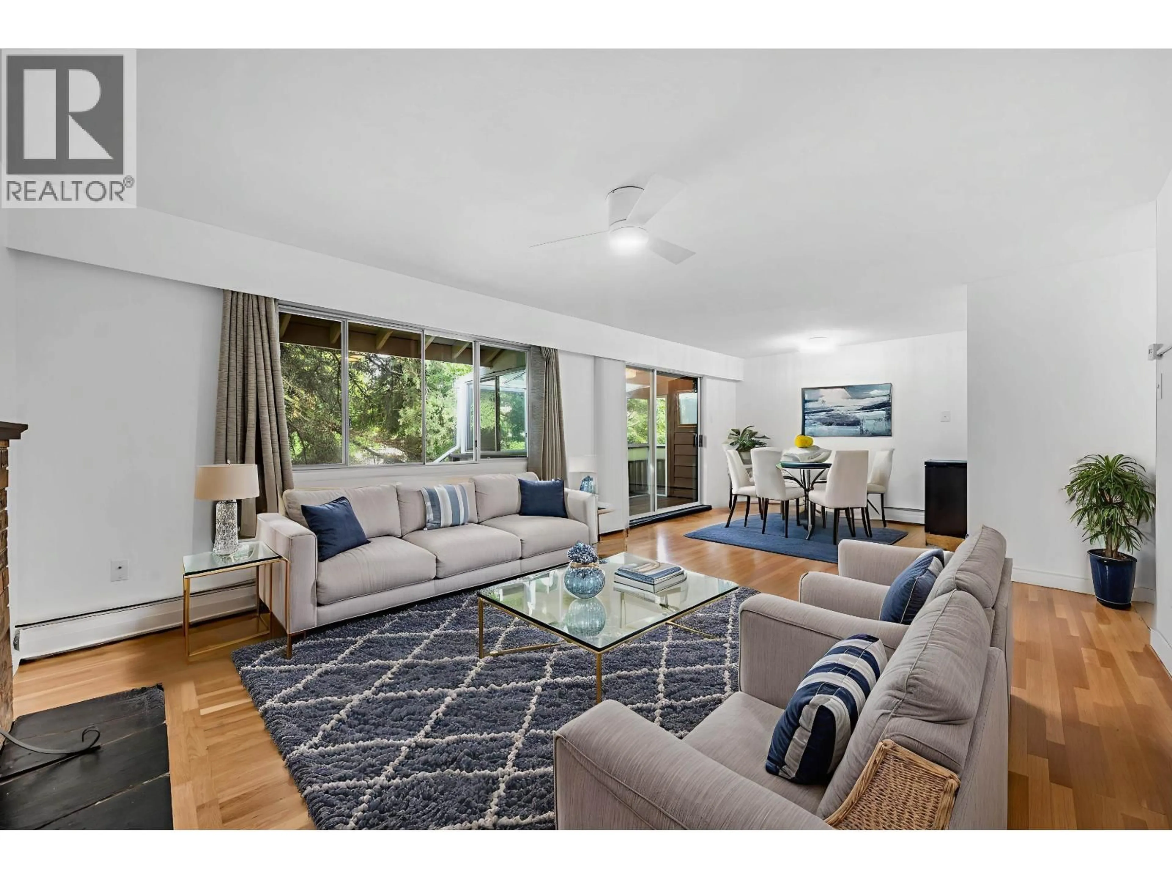 Living room with furniture, unknown for 704 - 555 28TH STREET, North Vancouver British Columbia V7N2J7