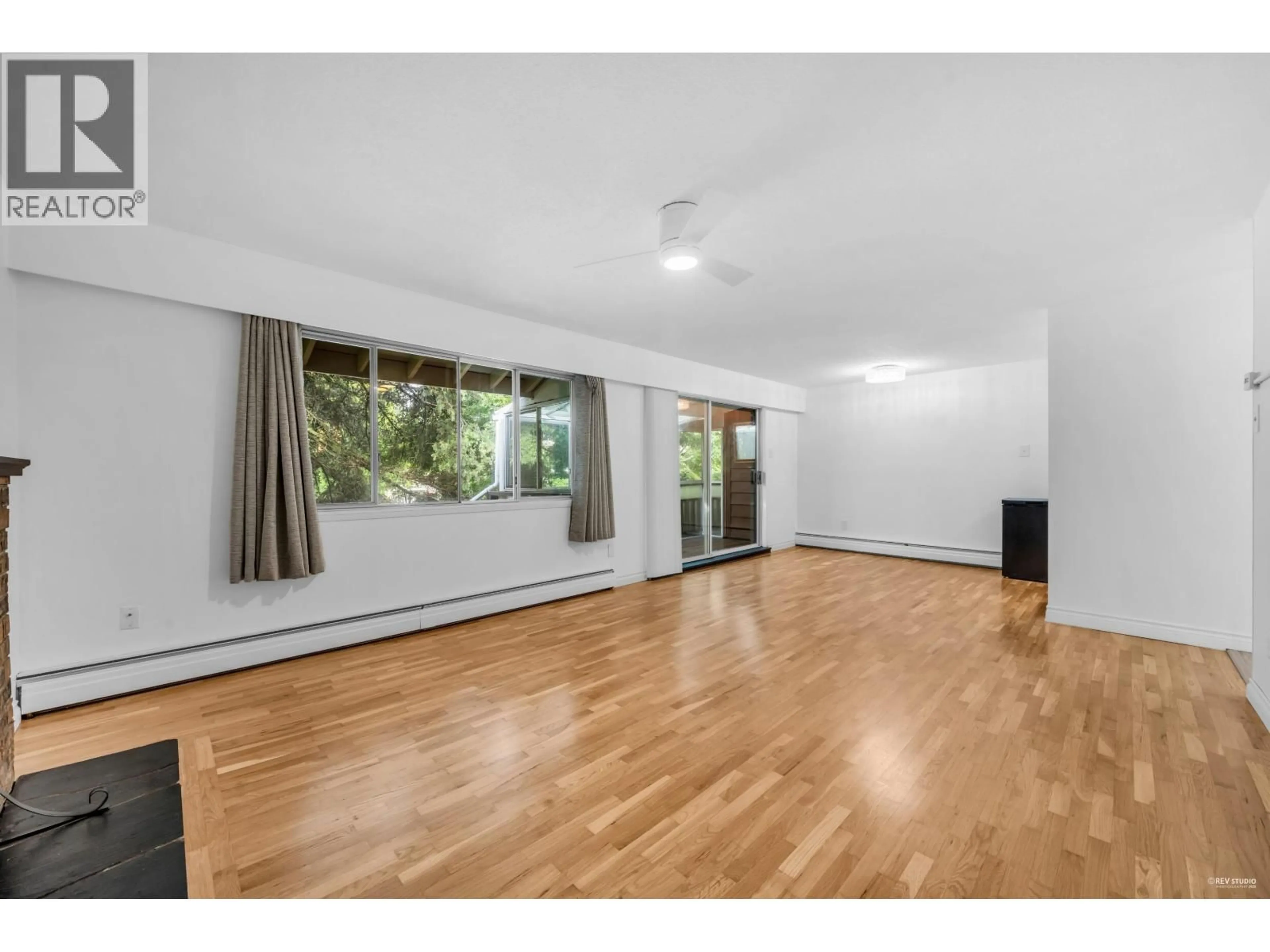 A pic of a room for 704 - 555 28TH STREET, North Vancouver British Columbia V7N2J7