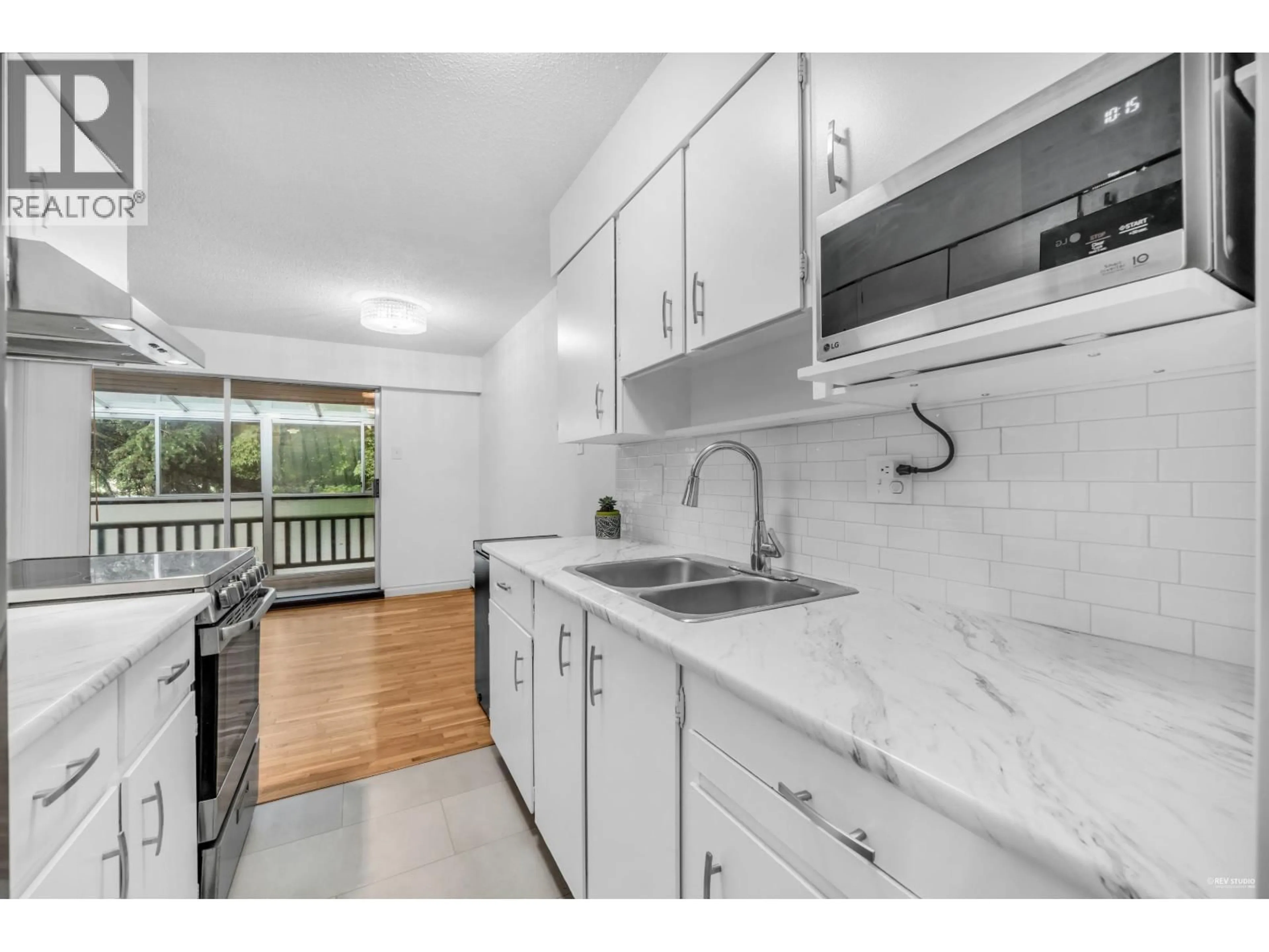 Standard kitchen, unknown for 704 - 555 28TH STREET, North Vancouver British Columbia V7N2J7