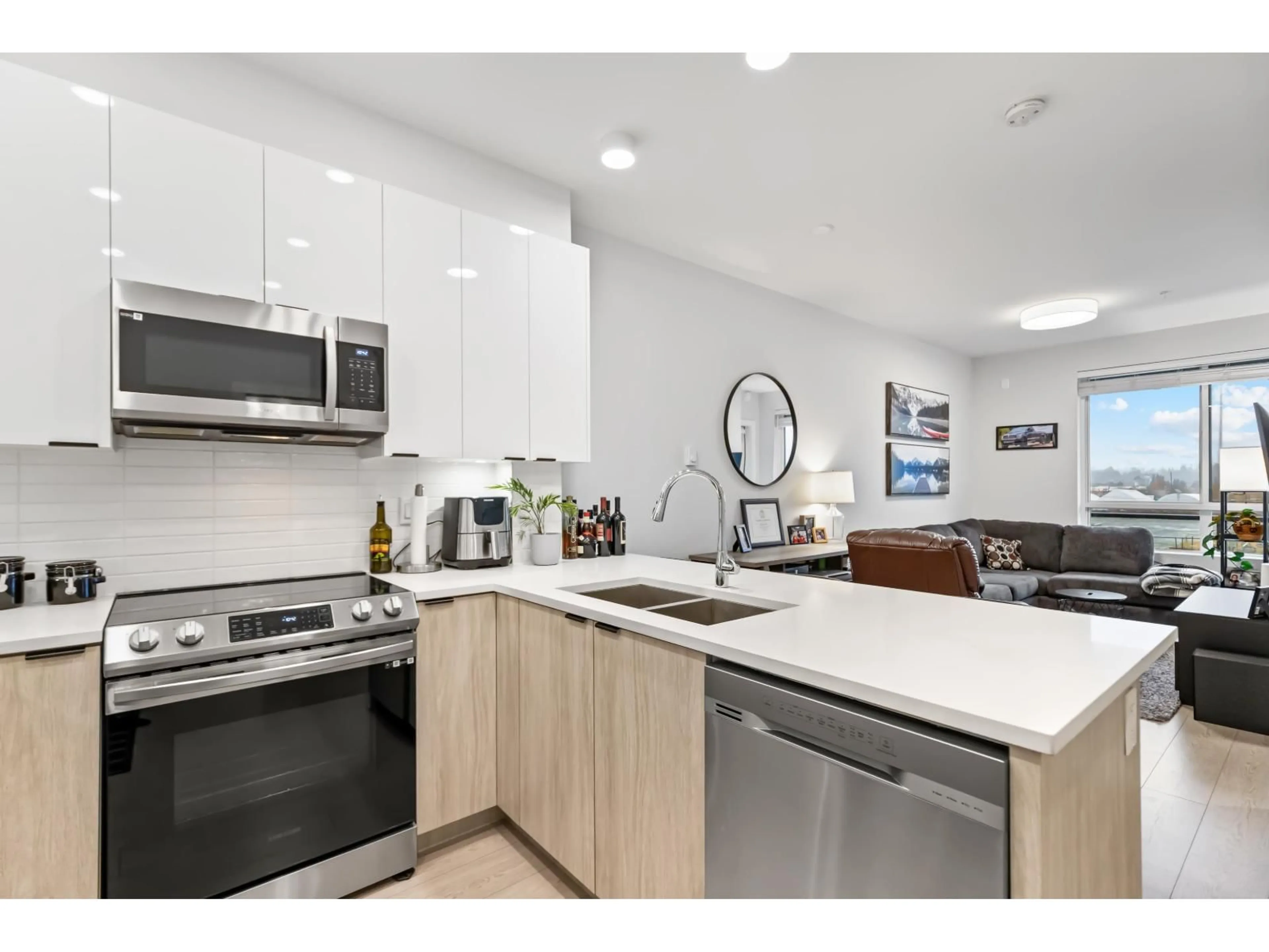 Open concept kitchen, unknown for 314 - 20360 LOGAN, Langley British Columbia V3A0P5