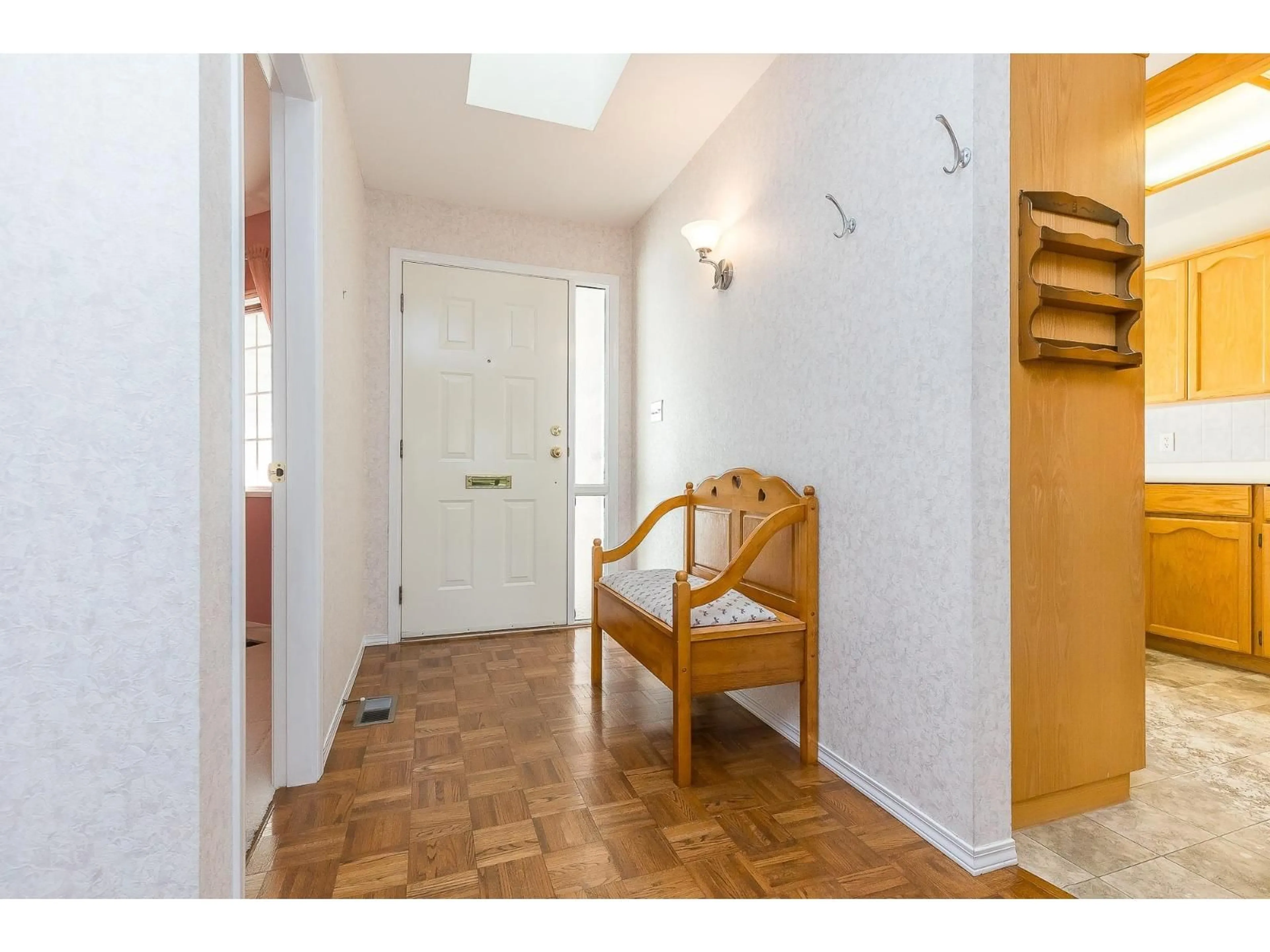 Indoor entryway for 26 - 33922 KING, Abbotsford British Columbia V2S7N1