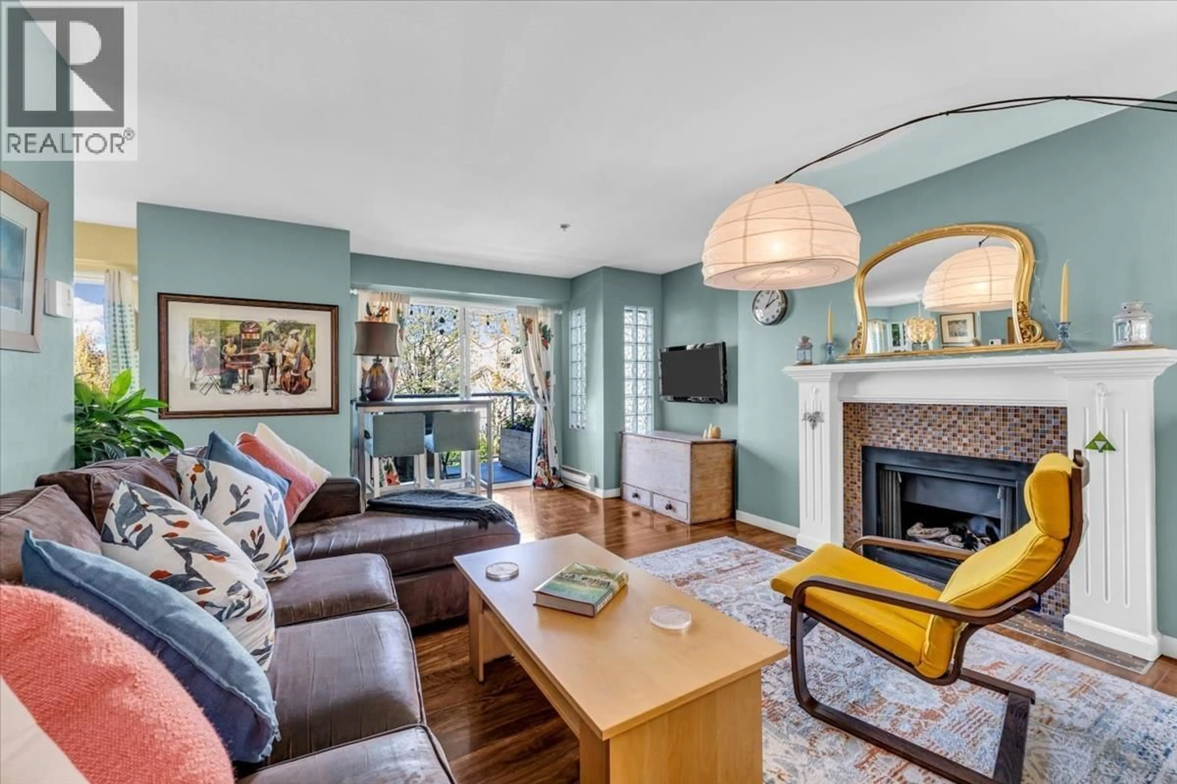 Living room with furniture, unknown for 303 - 966 14TH AVENUE, Vancouver British Columbia V5Z1R4