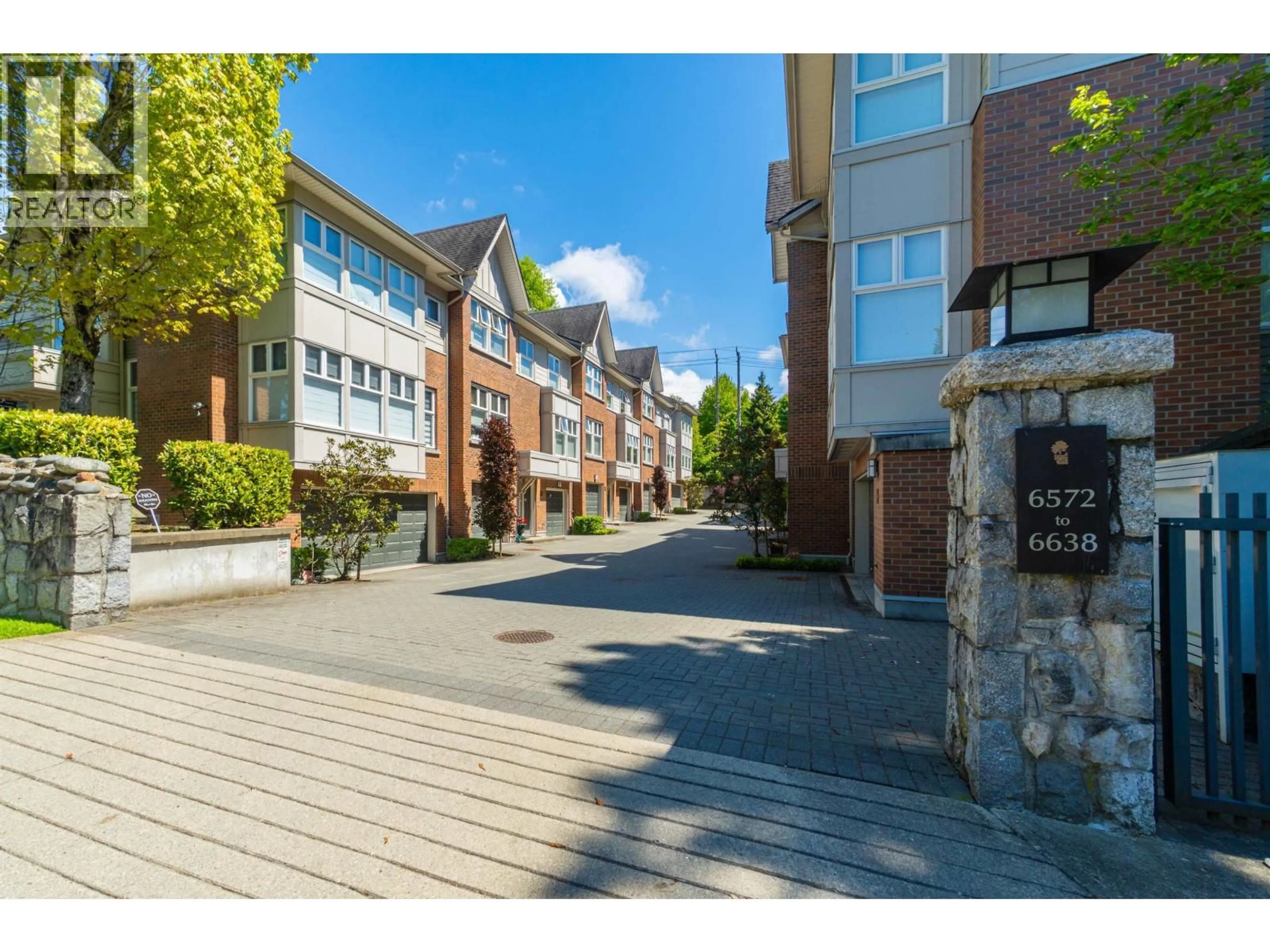 A pic from outside/outdoor area/front of a property/back of a property/a pic from drone, street for 6602 ARBUTUS STREET, Vancouver British Columbia V6P5S5