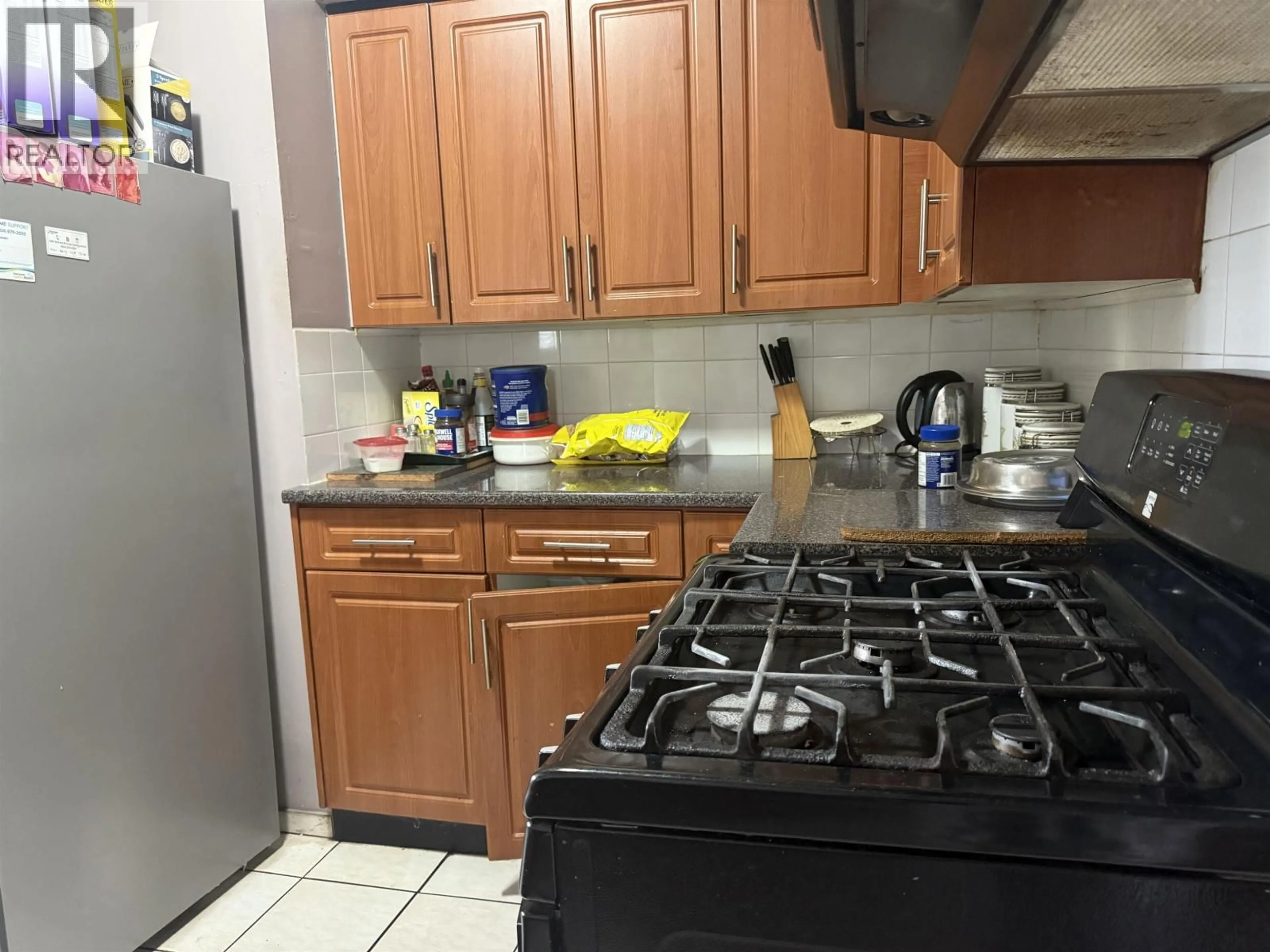 Standard kitchen, unknown for 8125 ST. GEORGE STREET, Vancouver British Columbia V5X3S4