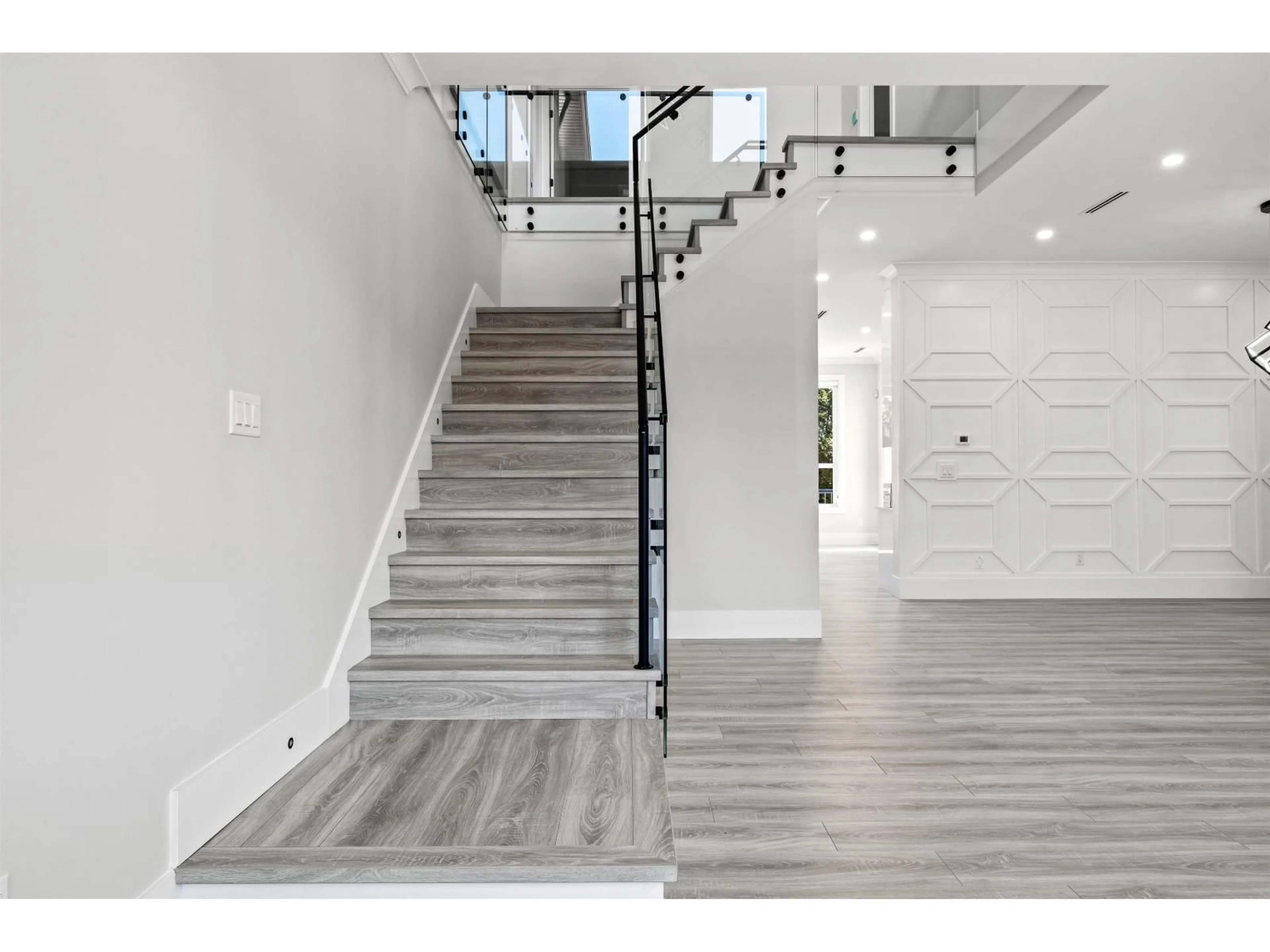 Indoor entryway for 18772 62A, Surrey British Columbia V3S7V8