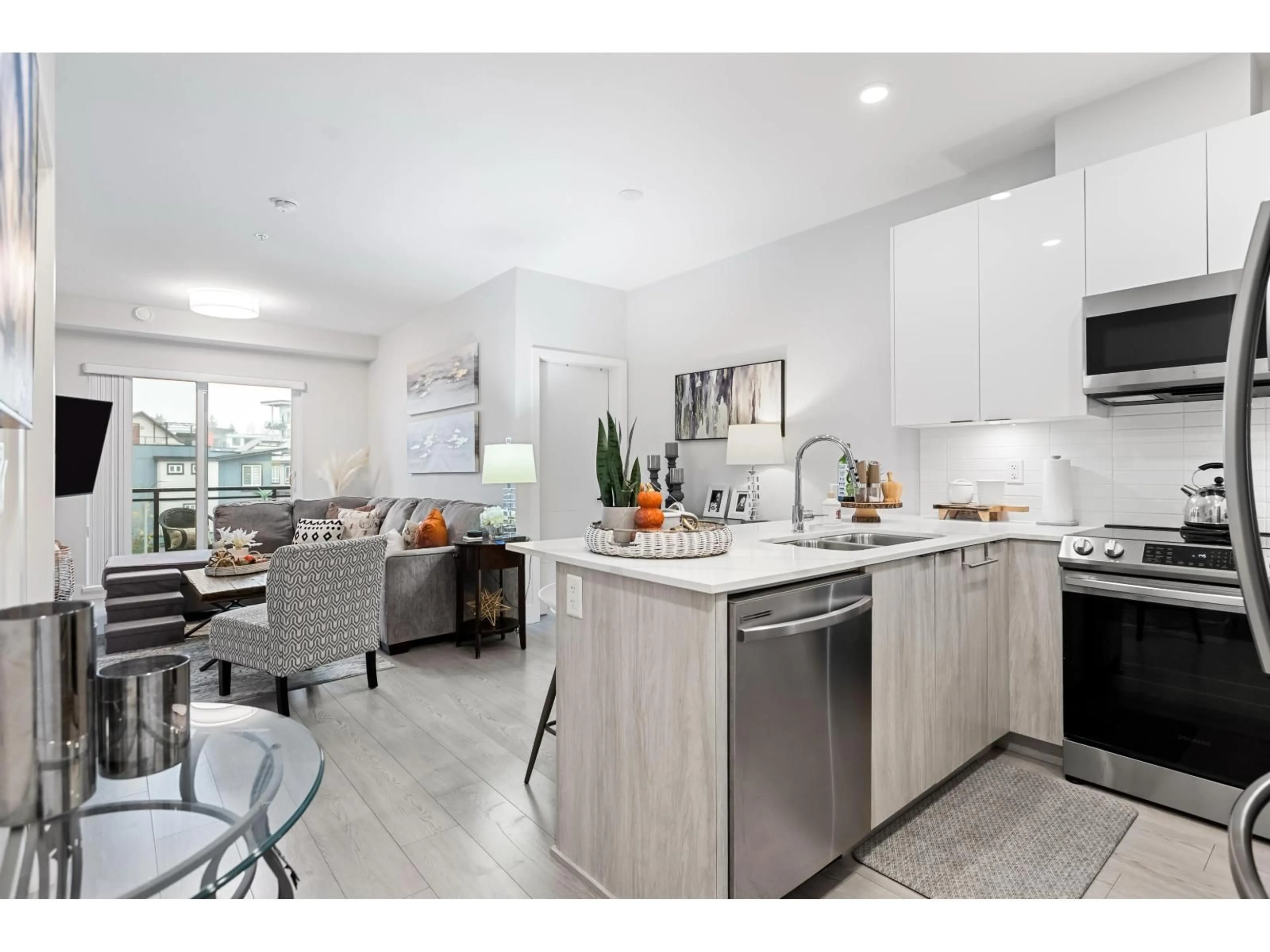 Open concept kitchen, unknown for 302 - 5486 199A, Langley British Columbia V3A0N6