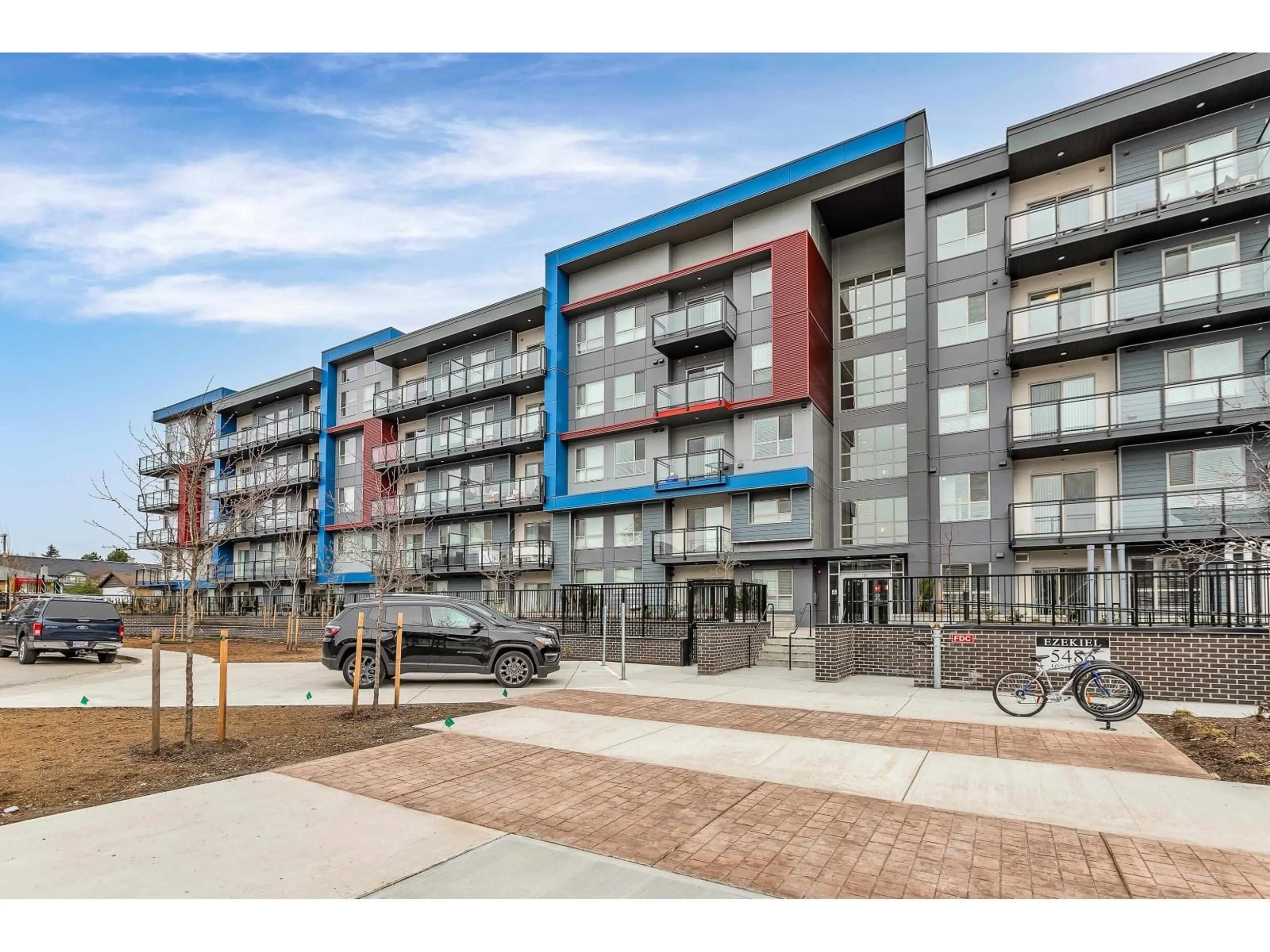 Patio, street for 302 - 5486 199A, Langley British Columbia V3A0N6