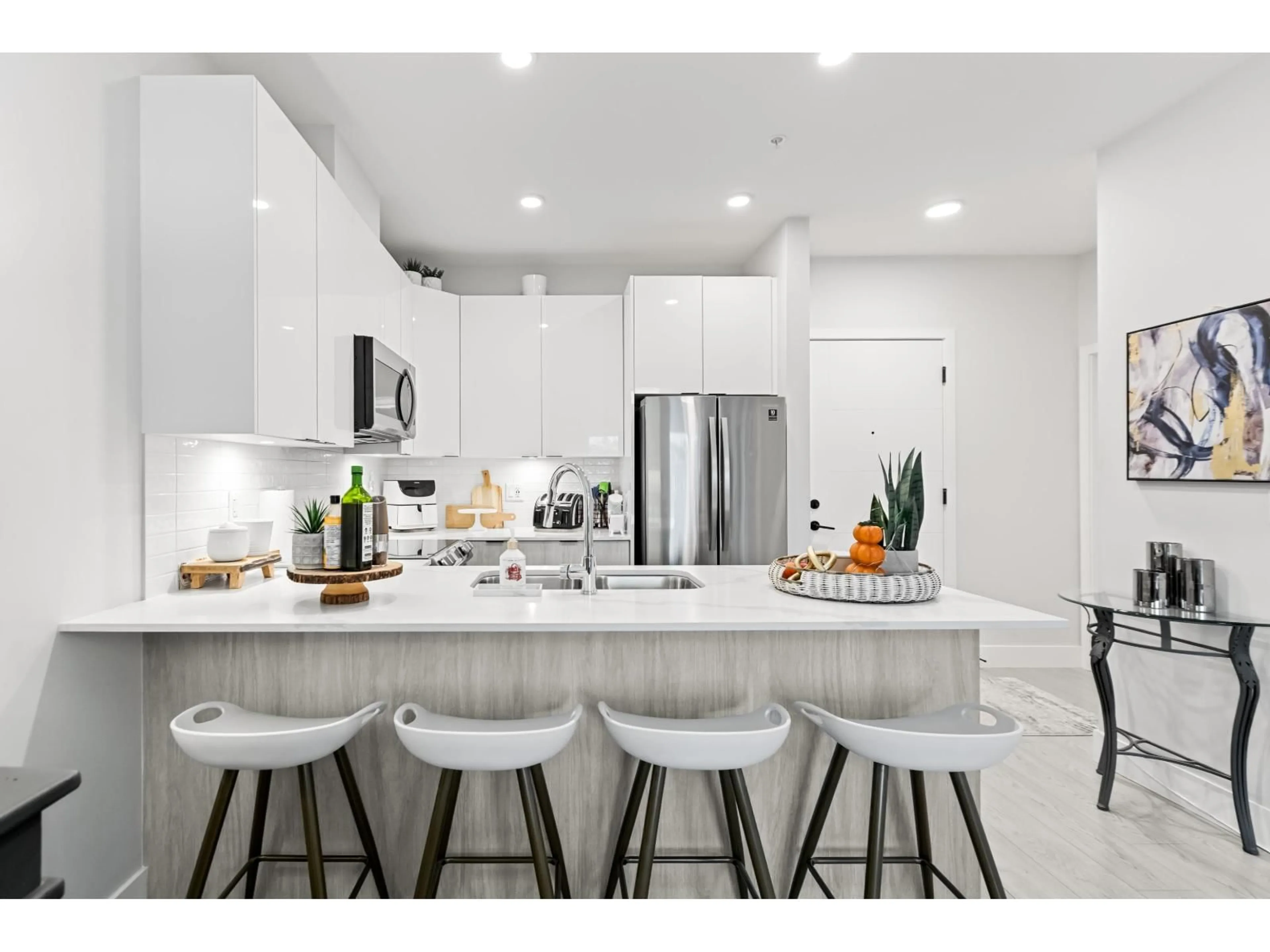 Open concept kitchen, unknown for 302 - 5486 199A, Langley British Columbia V3A0N6