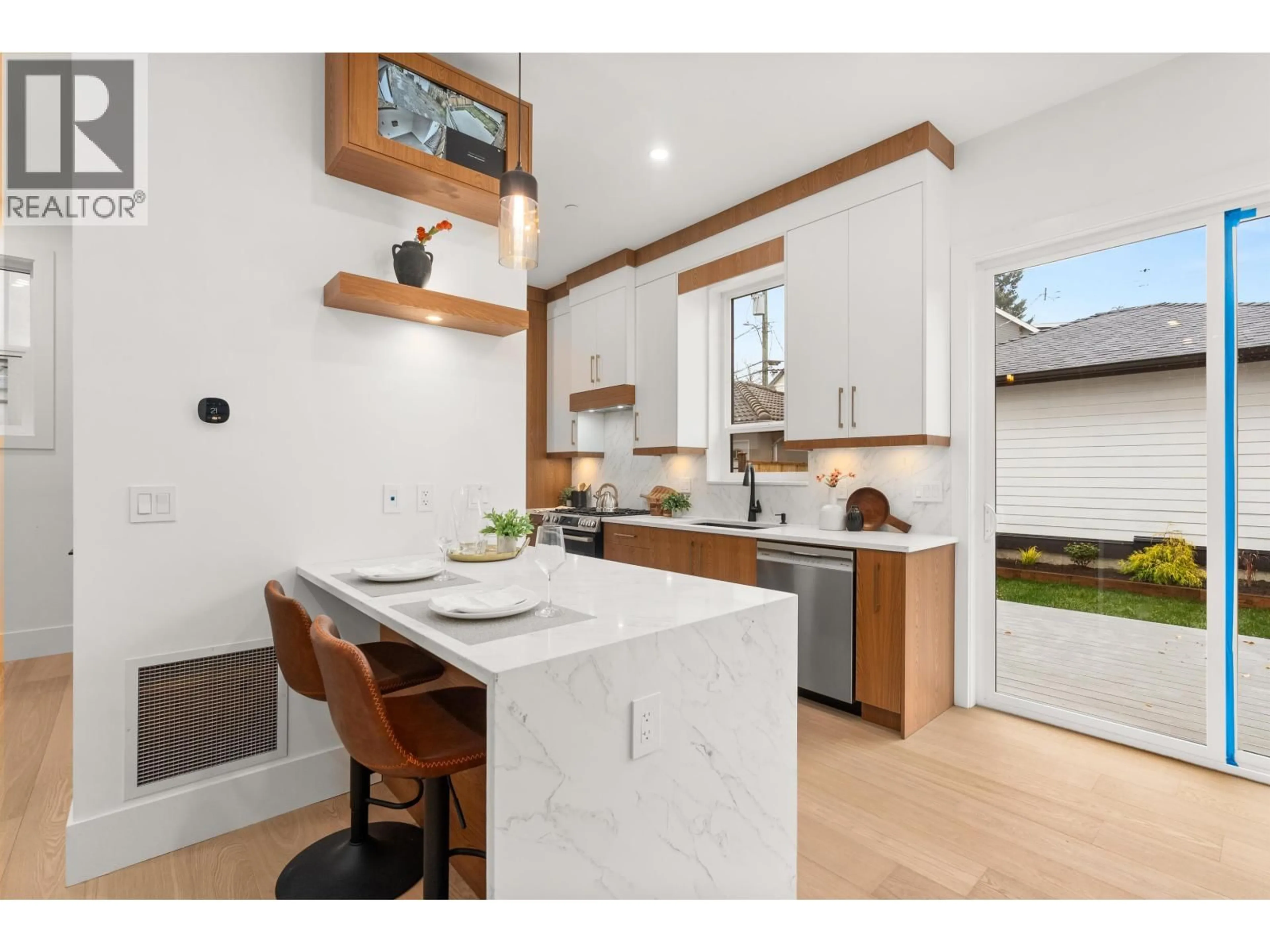 Open concept kitchen, ceramic/tile floor for 2 - 1822 14TH AVENUE, Vancouver British Columbia V5N2E2