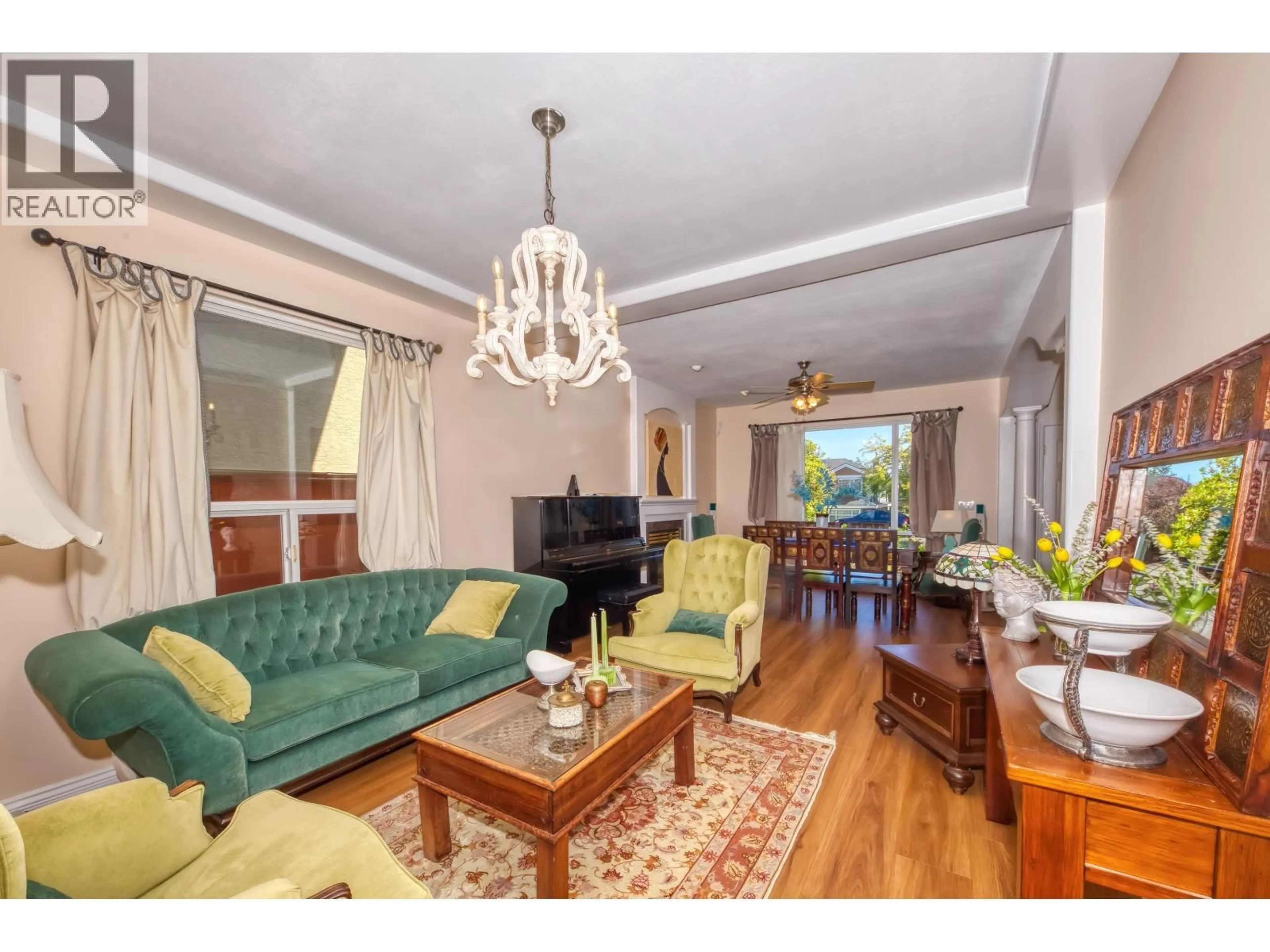 Living room with furniture, unknown for 826 13TH STREET, North Vancouver British Columbia V7L2M9