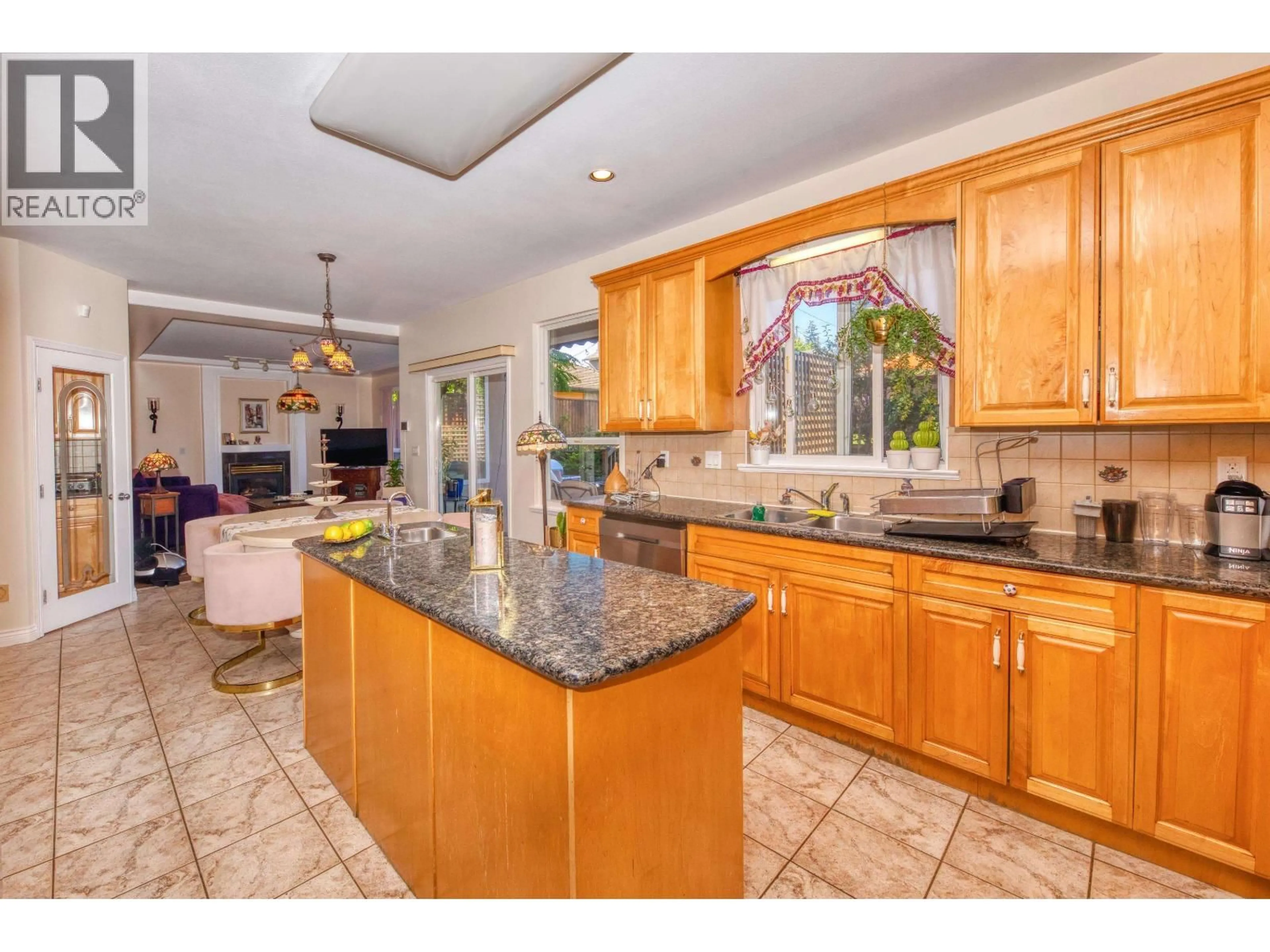 Open concept kitchen, ceramic/tile floor for 826 13TH STREET, North Vancouver British Columbia V7L2M9