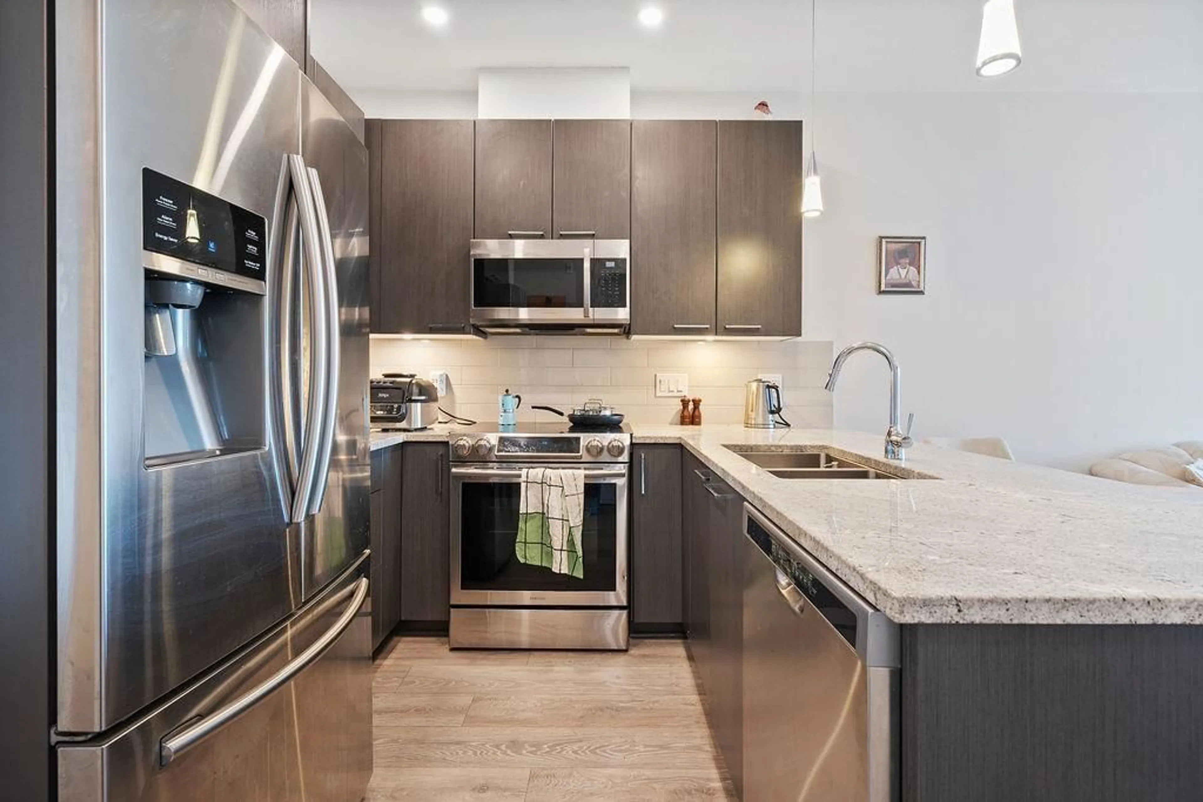 Open concept kitchen, unknown for 407 - 20175 53, Langley British Columbia V3A0J8