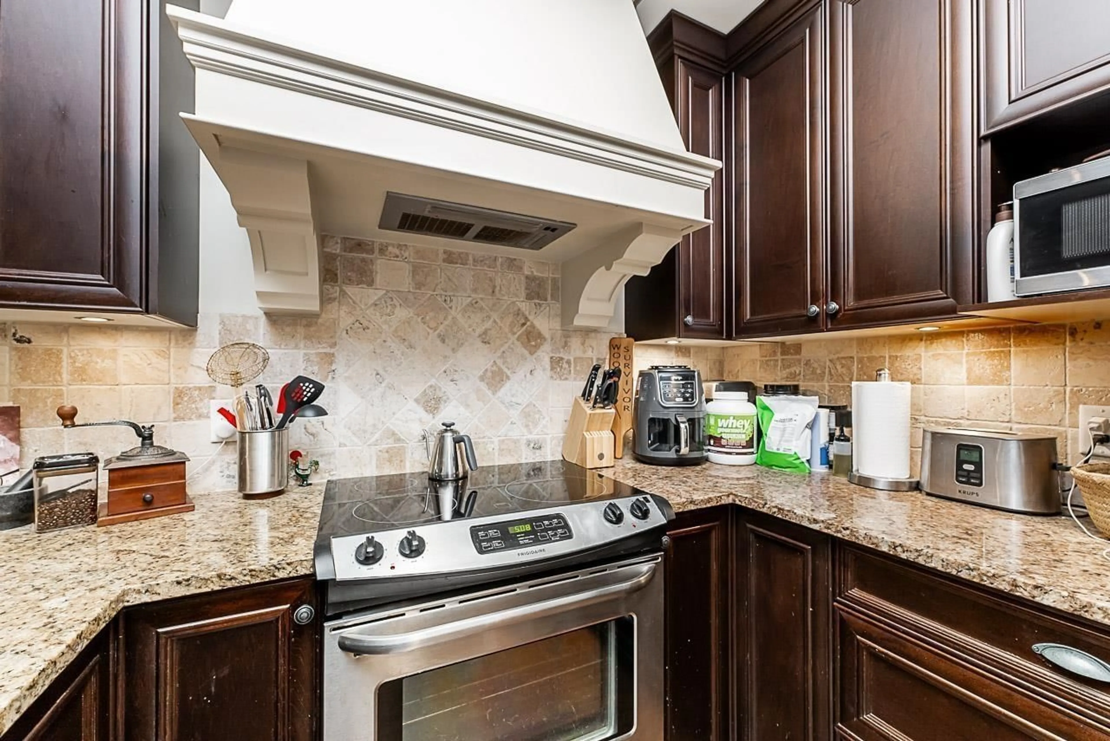 Standard kitchen, ceramic/tile floor for 107 - 19530 65, Surrey British Columbia V4N6M1