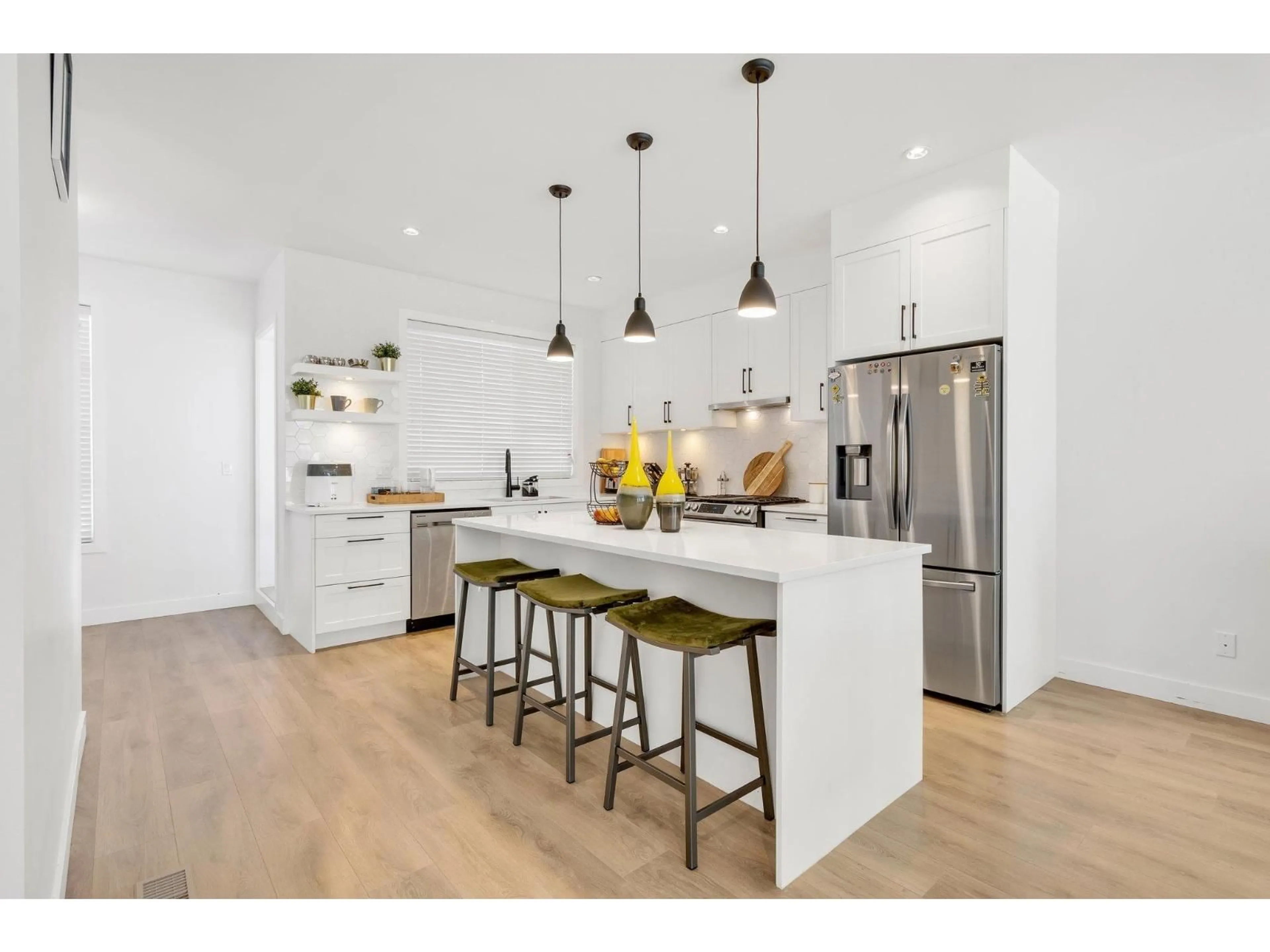 Open concept kitchen, wood/laminate floor for 21 - 7127 193A, Surrey British Columbia V4N6V9