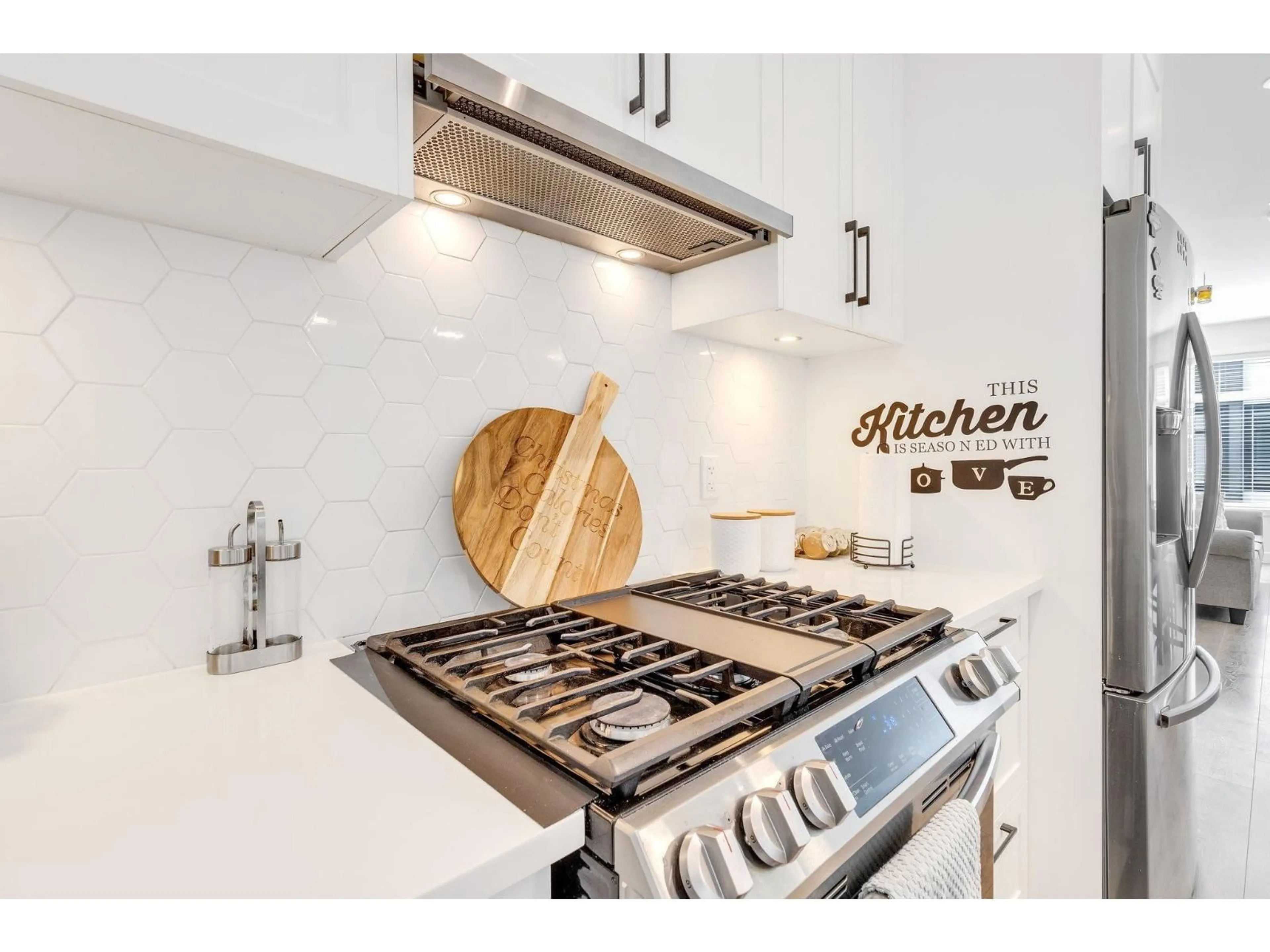 Open concept kitchen, unknown for 21 - 7127 193A STREET, Surrey British Columbia V4N6V9