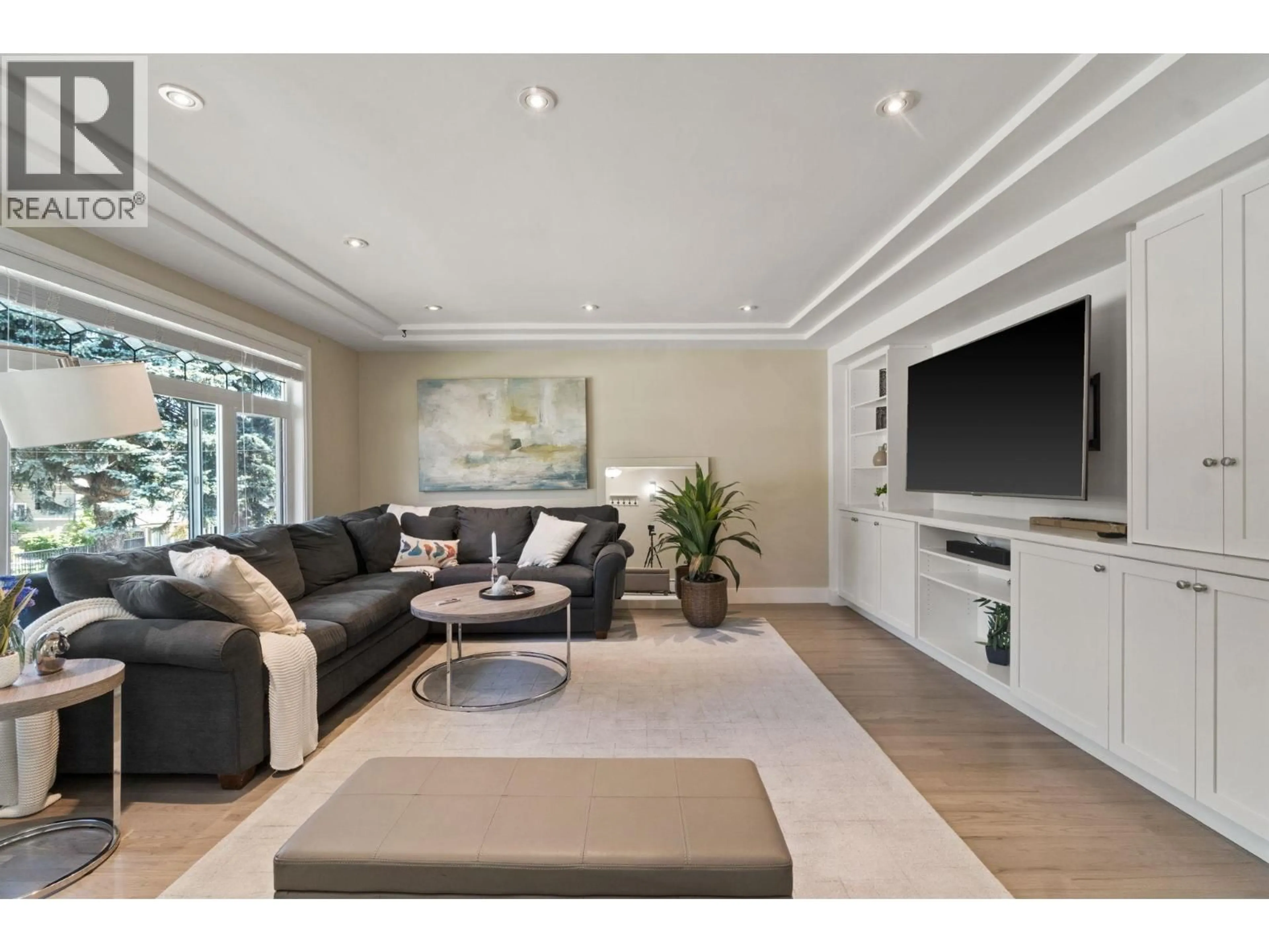 Living room with furniture, wood/laminate floor for 358 ALBERTA STREET, New Westminster British Columbia V3L3J5