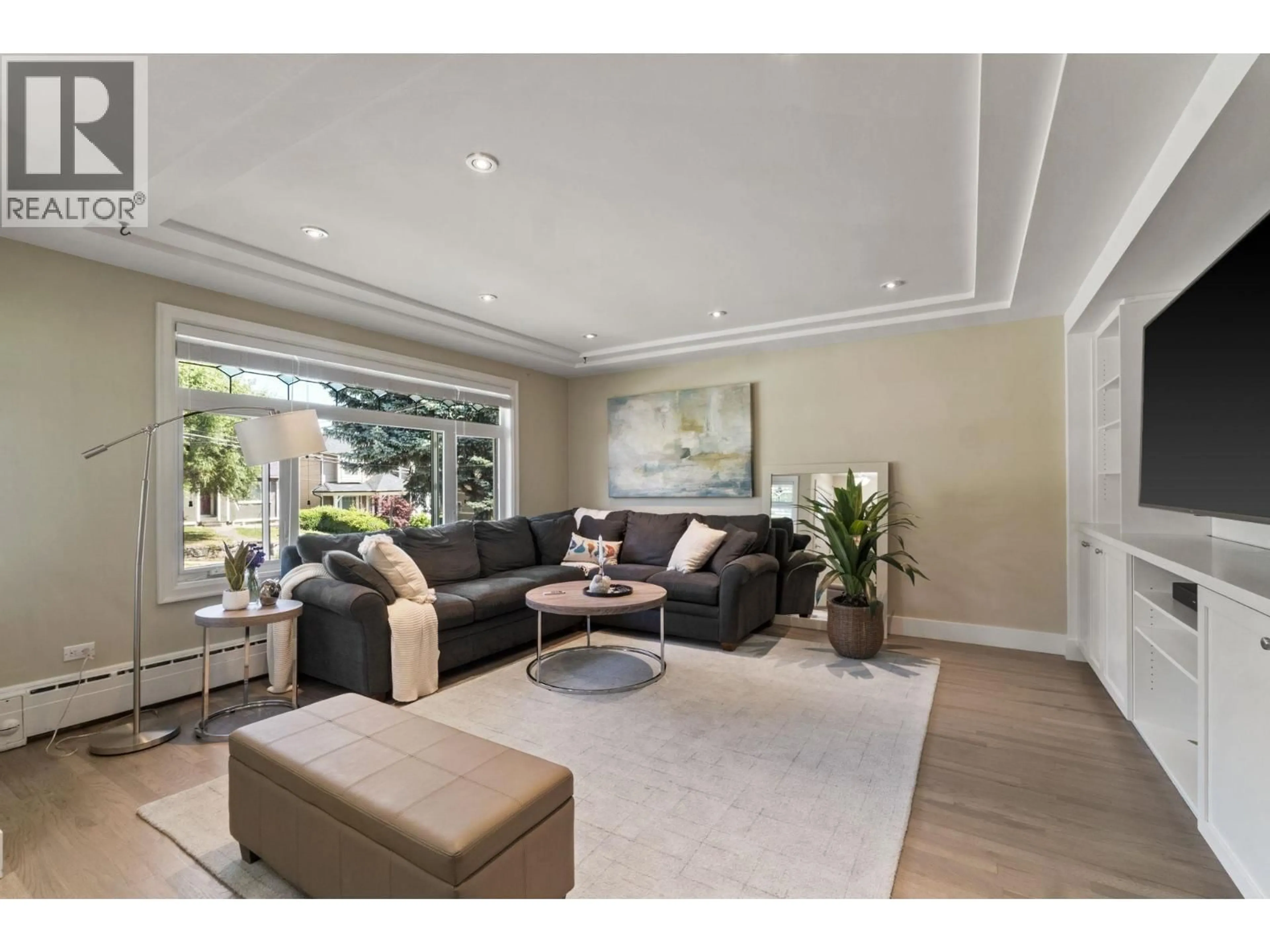 Living room with furniture, unknown for 358 ALBERTA STREET, New Westminster British Columbia V3L3J5