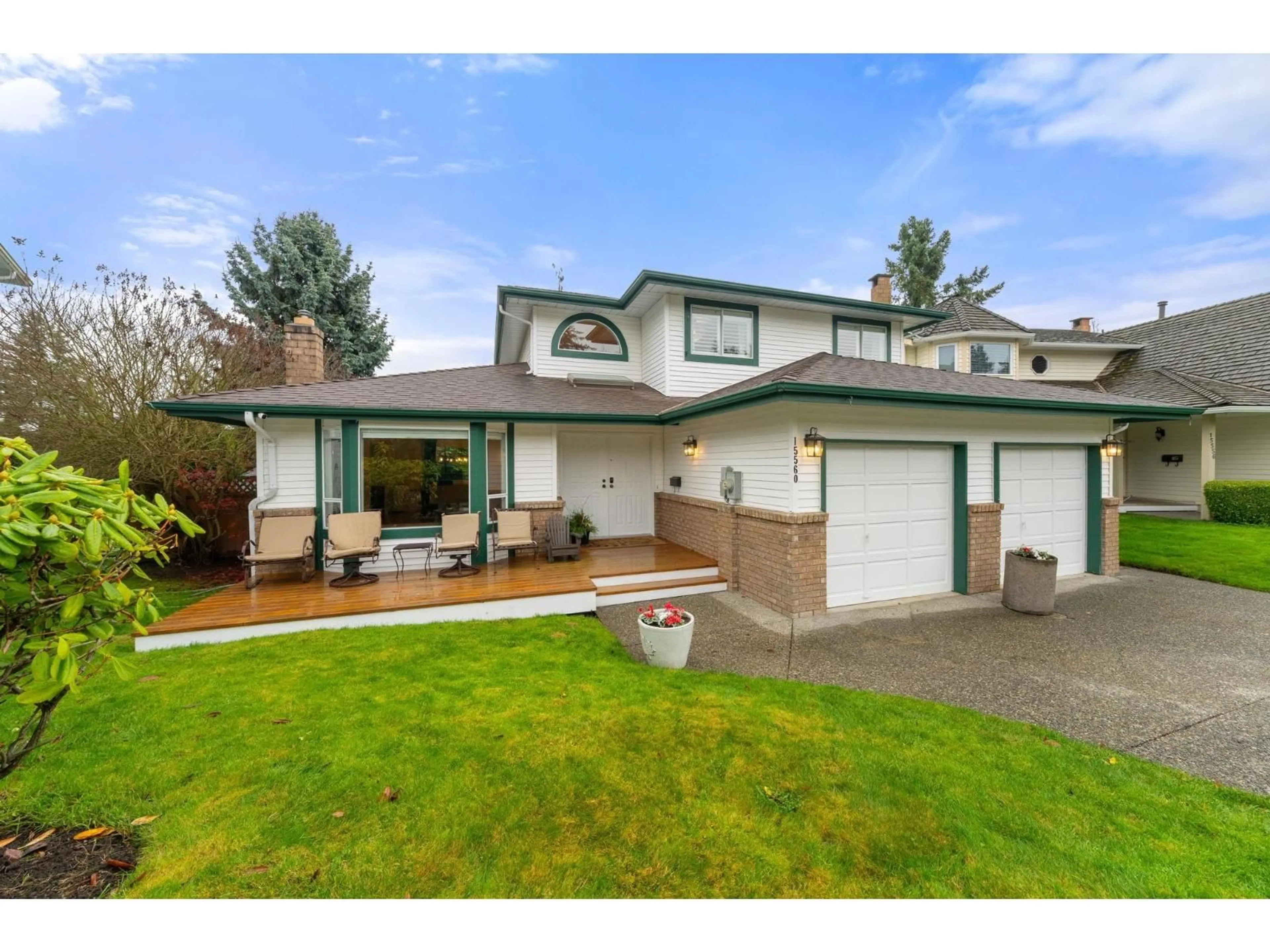 Home with vinyl exterior material, street for 15560 VISTA, White Rock British Columbia V4B5H8