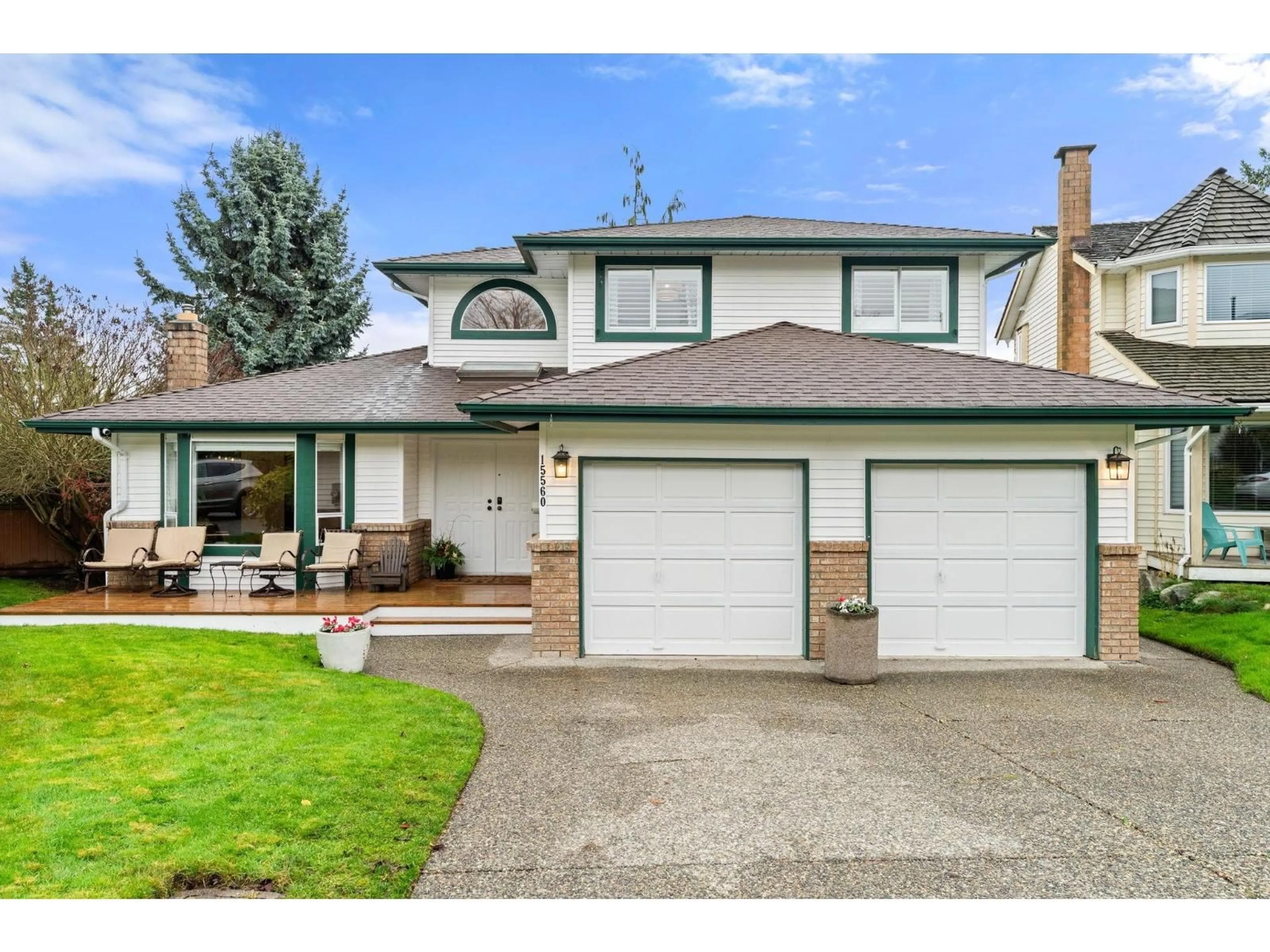 Home with vinyl exterior material, street for 15560 VISTA, White Rock British Columbia V4B5H8