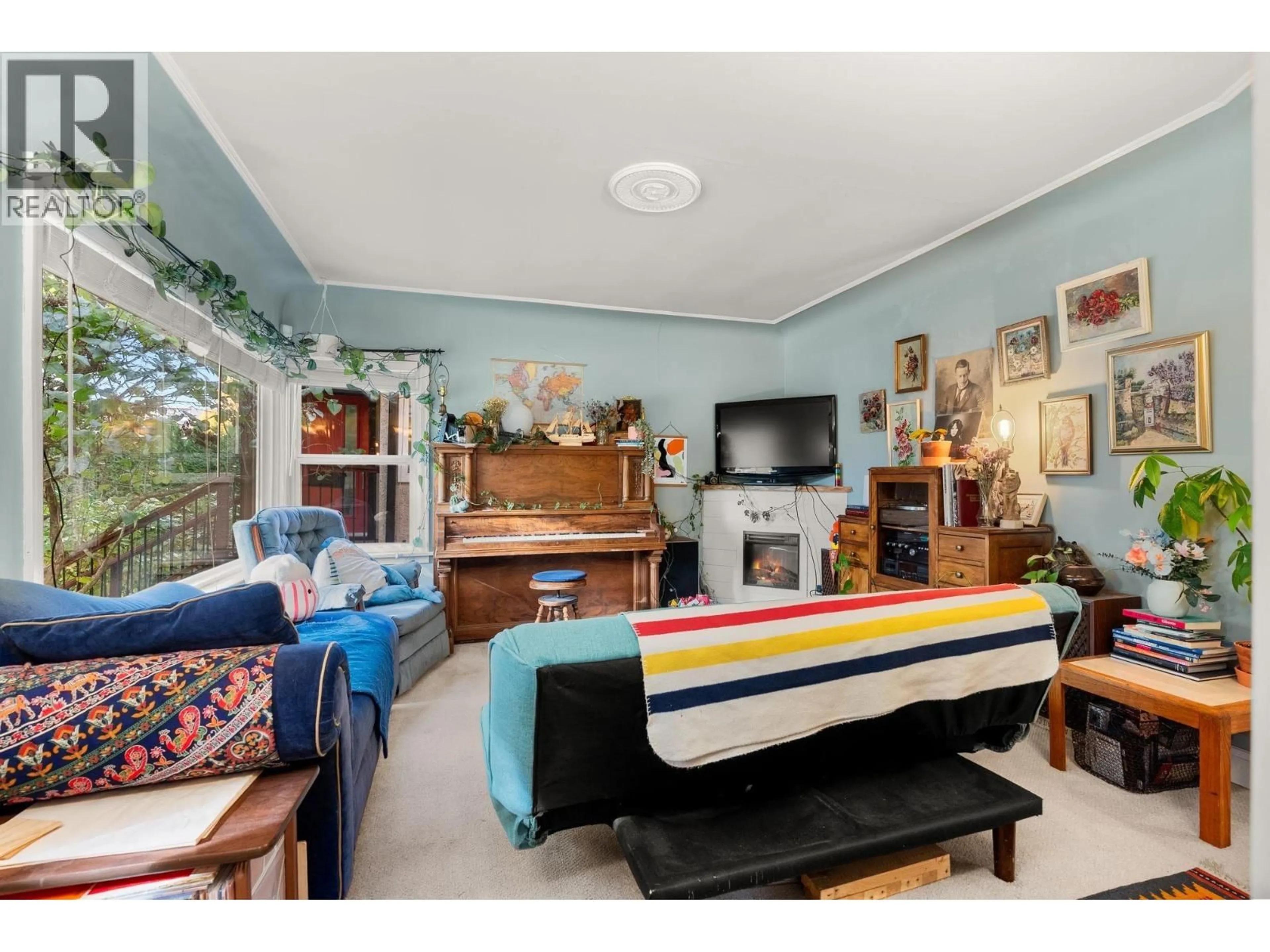 Living room with furniture, unknown for 831 38TH AVENUE, Vancouver British Columbia V5W1J2