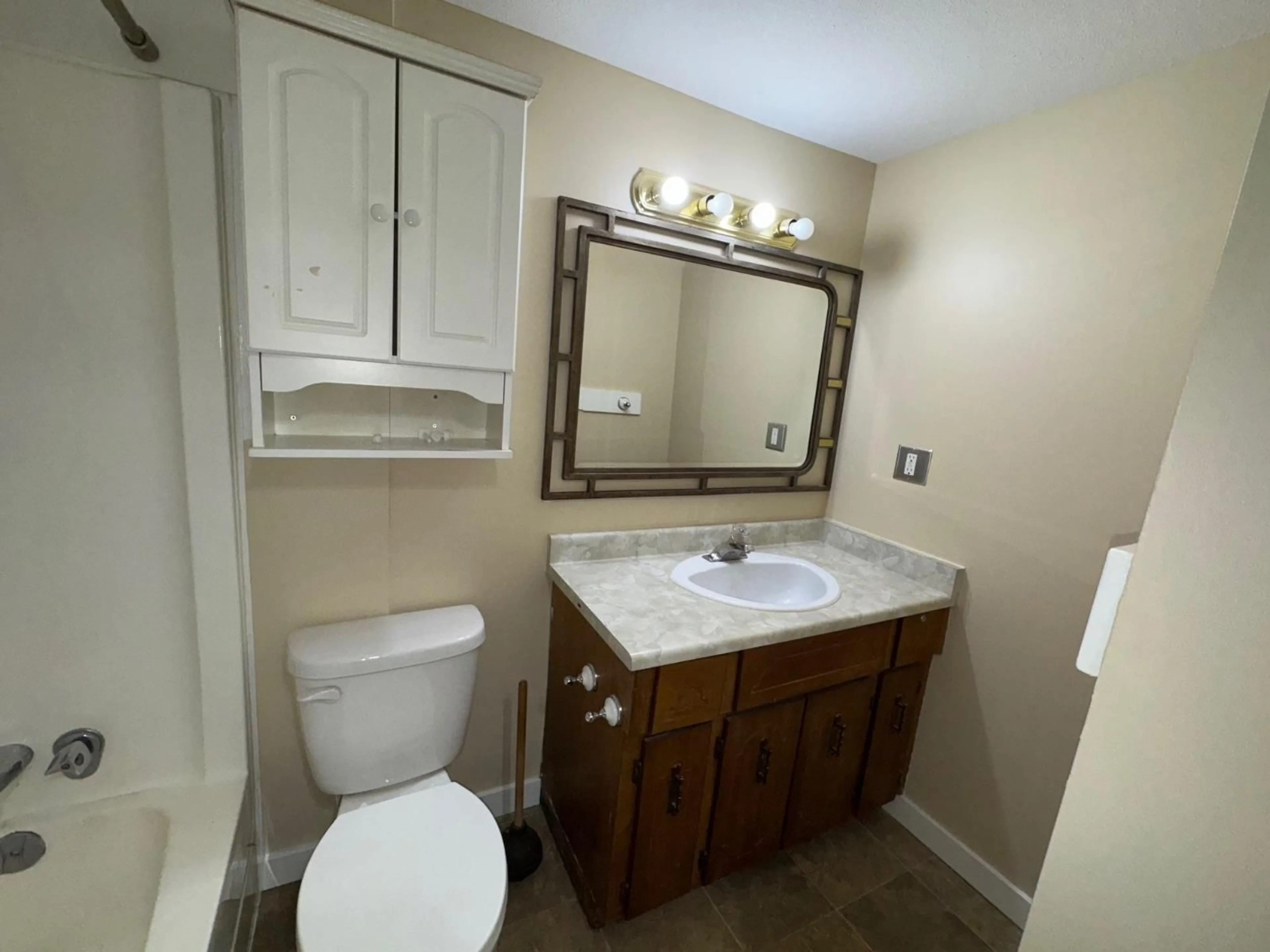 Standard bathroom, unknown for 108 - 1735 AGASSIZ-ROSEDALE HIGHWAY, Agassiz British Columbia V0M1A2