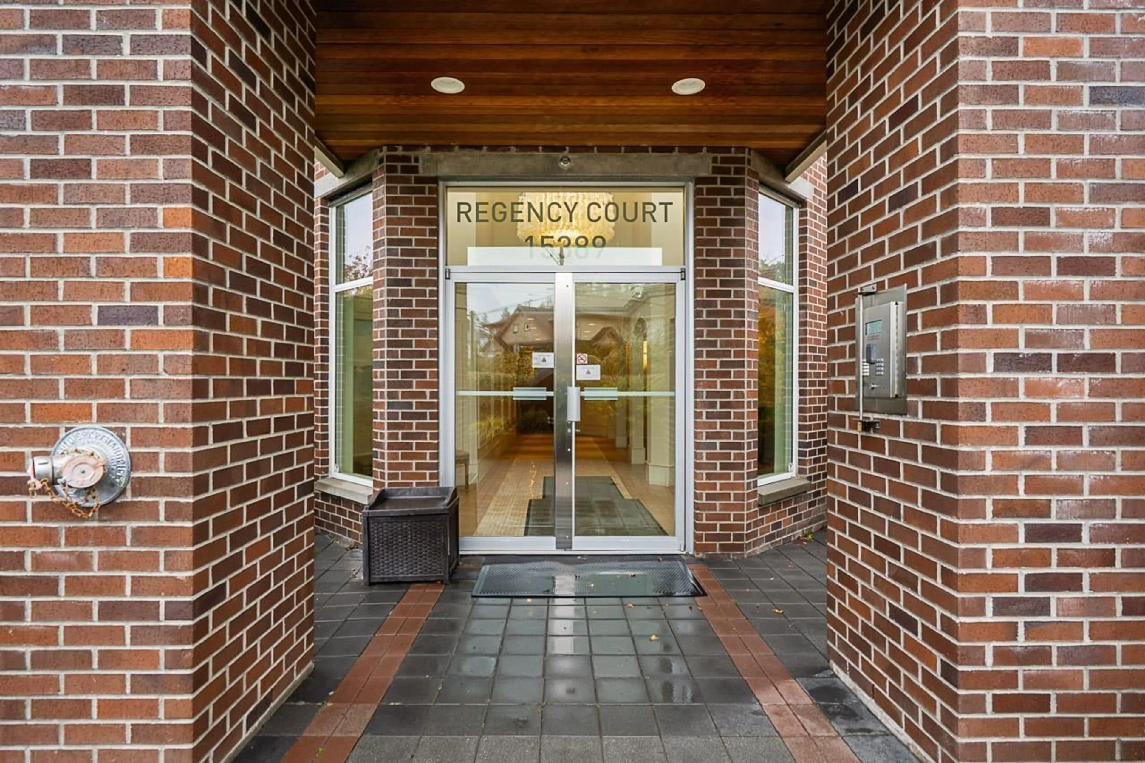 Indoor entryway for 302 - 15389 ROPER, White Rock British Columbia V4B2S8