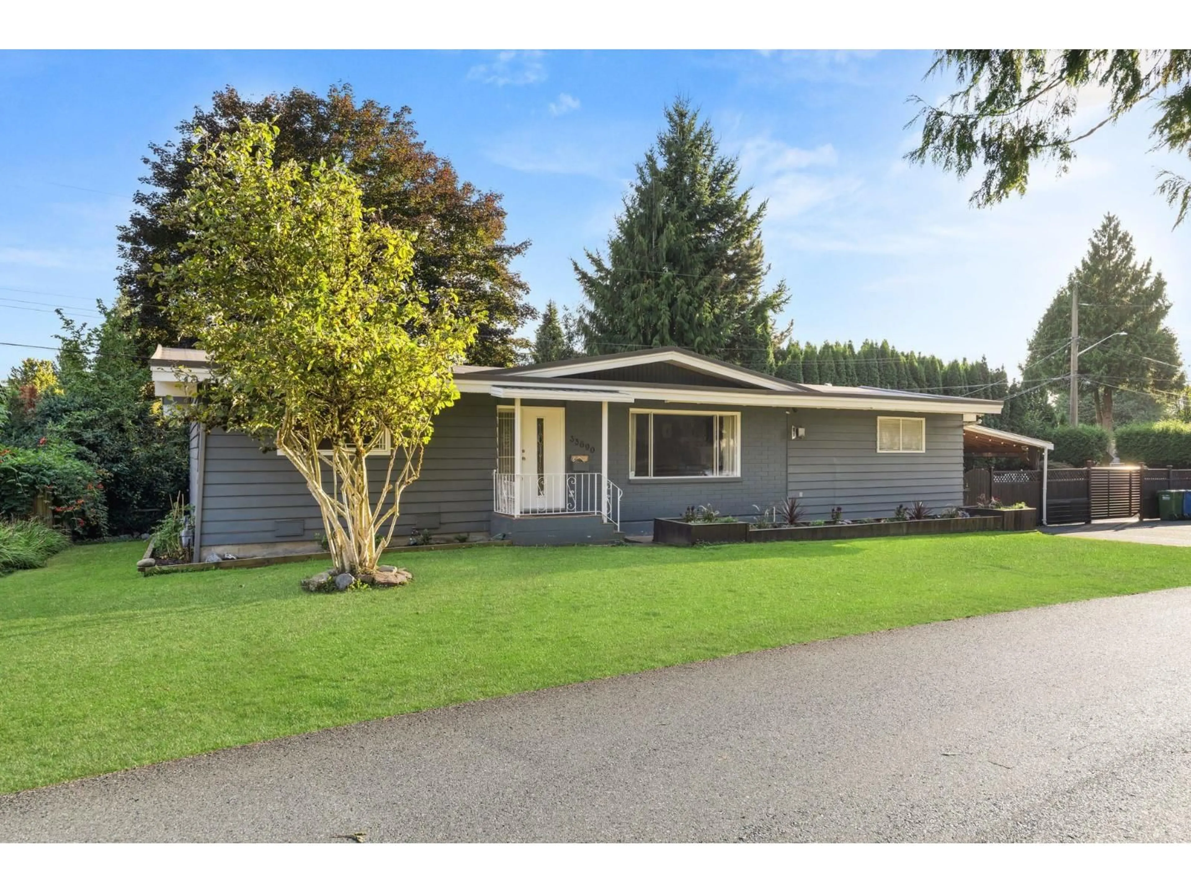 Home with vinyl exterior material, street for 33690 BEECHWOOD, Abbotsford British Columbia V2S1S4