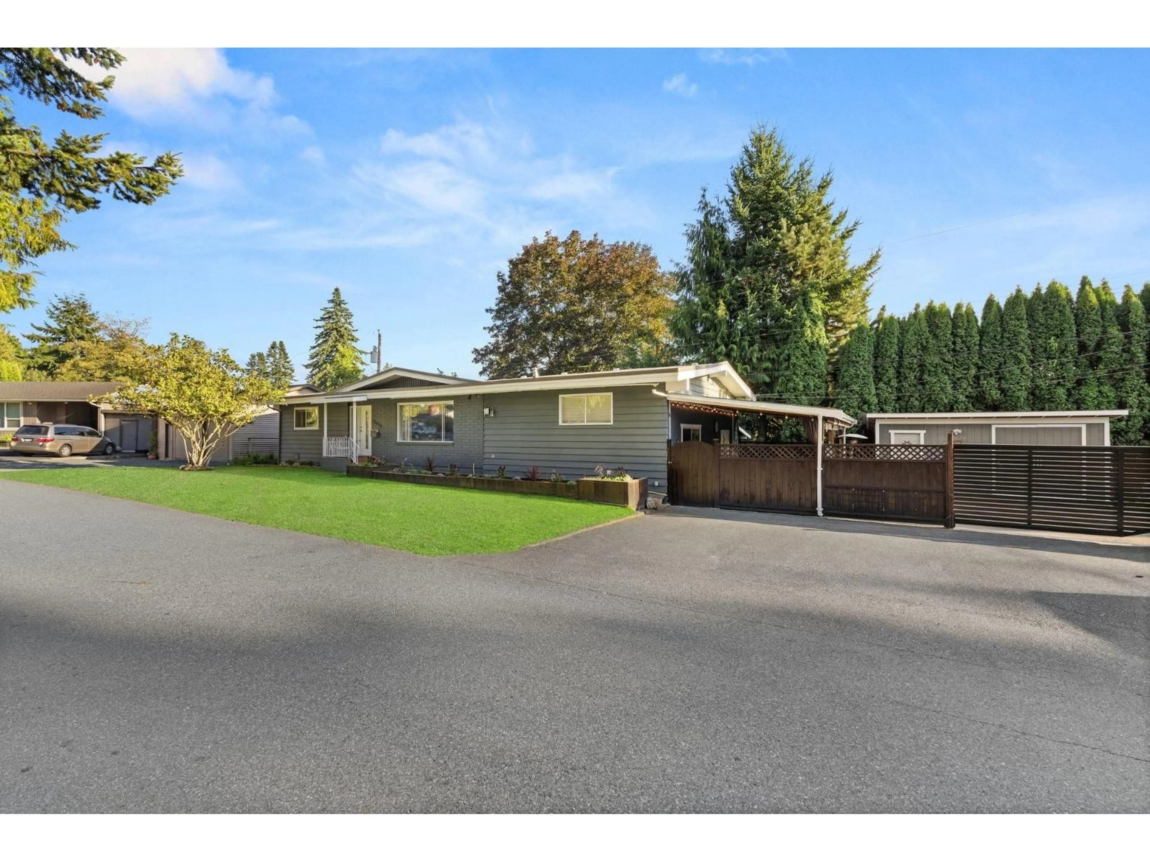 A pic from outside/outdoor area/front of a property/back of a property/a pic from drone, street for 33690 BEECHWOOD, Abbotsford British Columbia V2S1S4