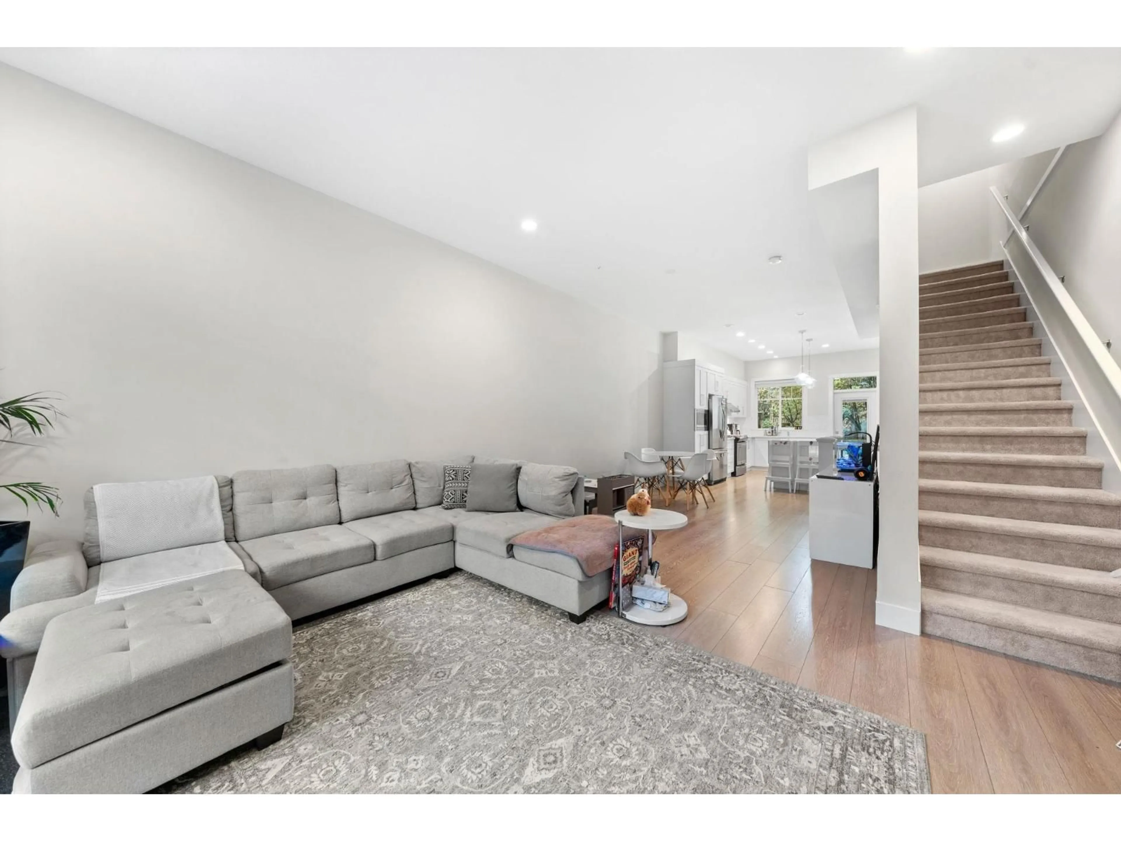 Living room with furniture, unknown for 51 - 2855 158, Surrey British Columbia V3Z0E5