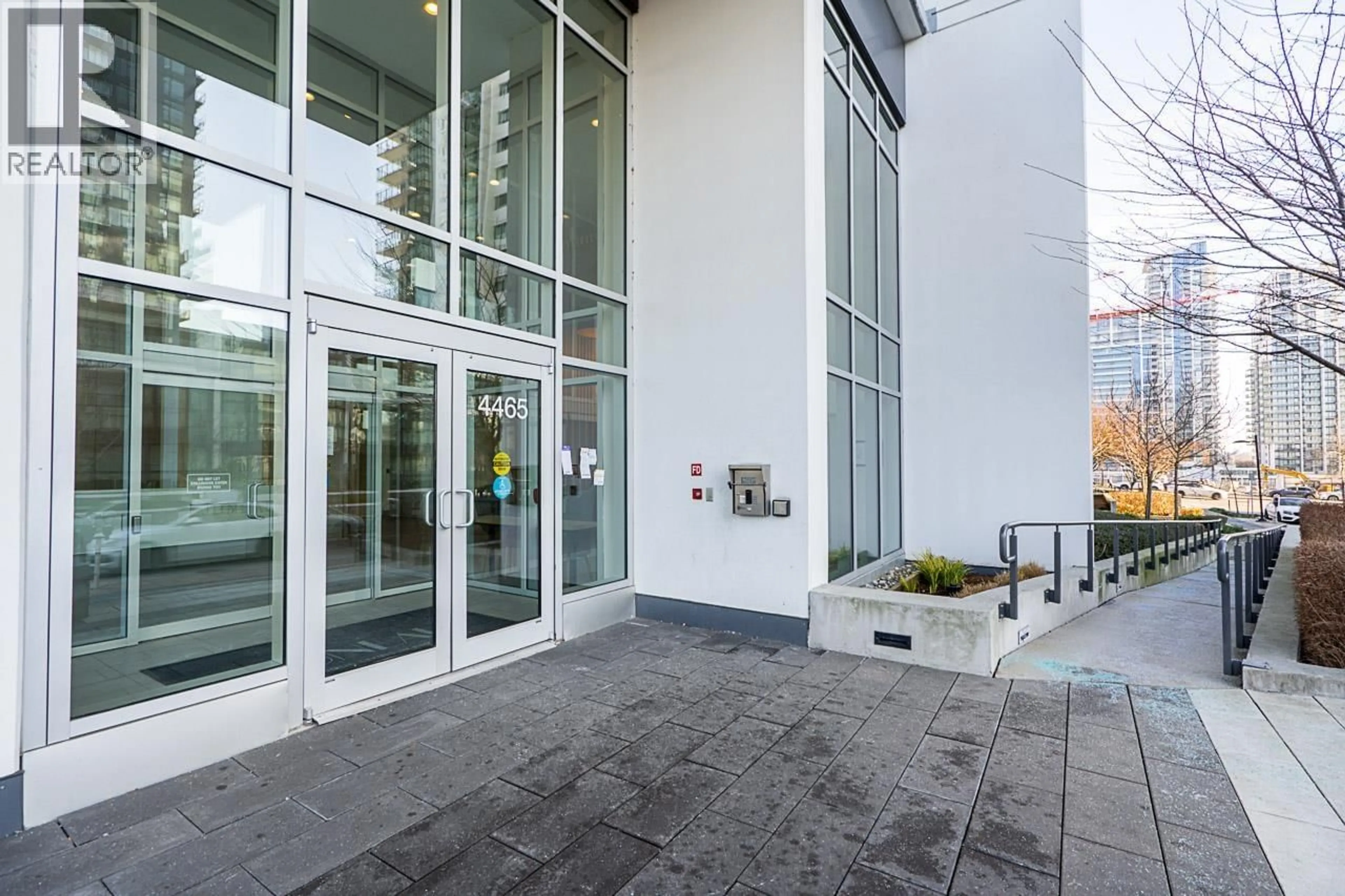 Indoor foyer for 707 - 4465 JUNEAU STREET, Burnaby British Columbia V5C0L8