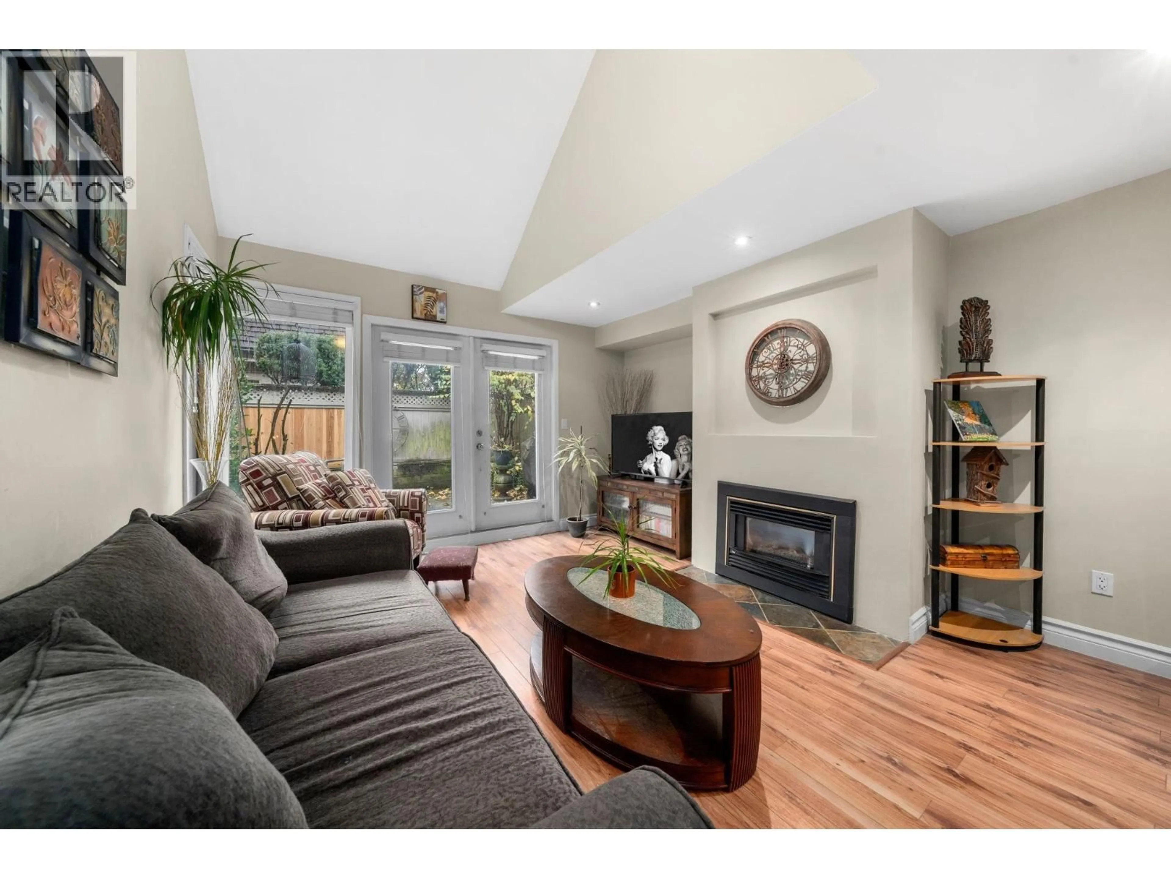 Living room with furniture, wood/laminate floor for 6 - 230 15TH STREET, North Vancouver British Columbia V7M1S2