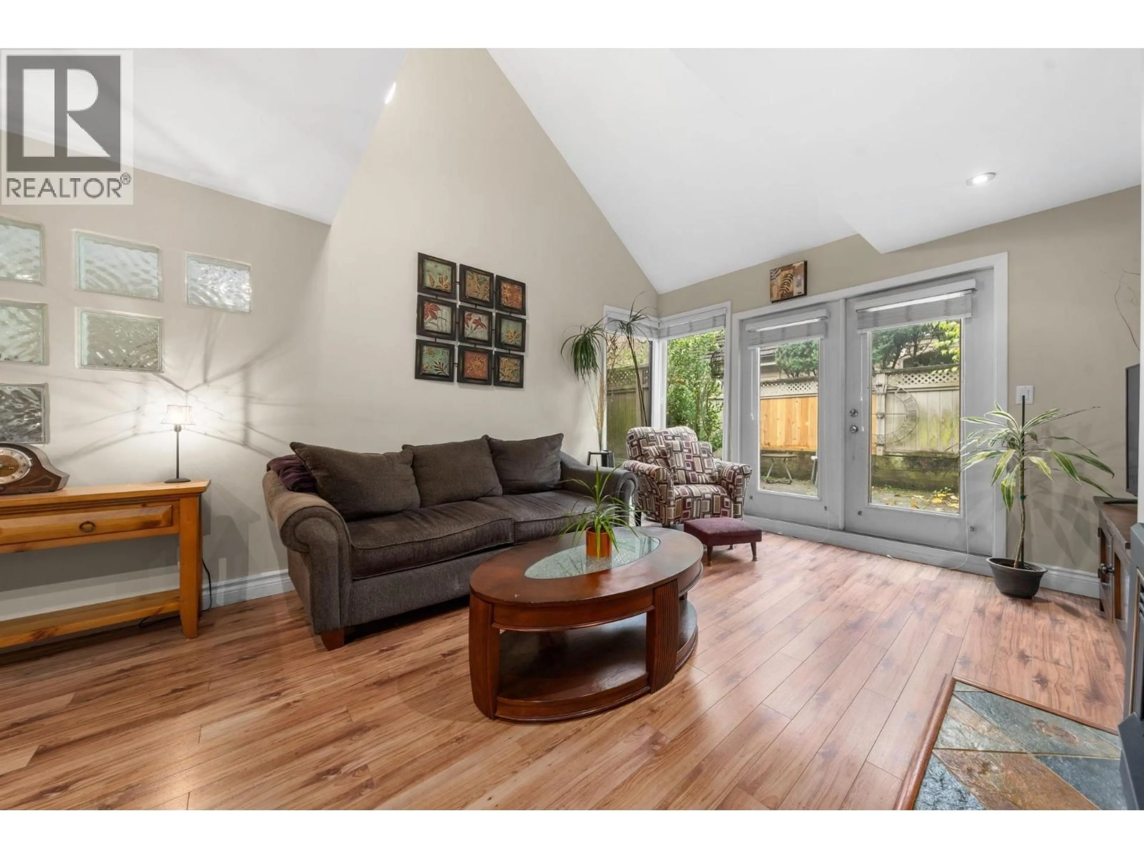 Living room with furniture, wood/laminate floor for 6 - 230 15TH STREET, North Vancouver British Columbia V7M1S2