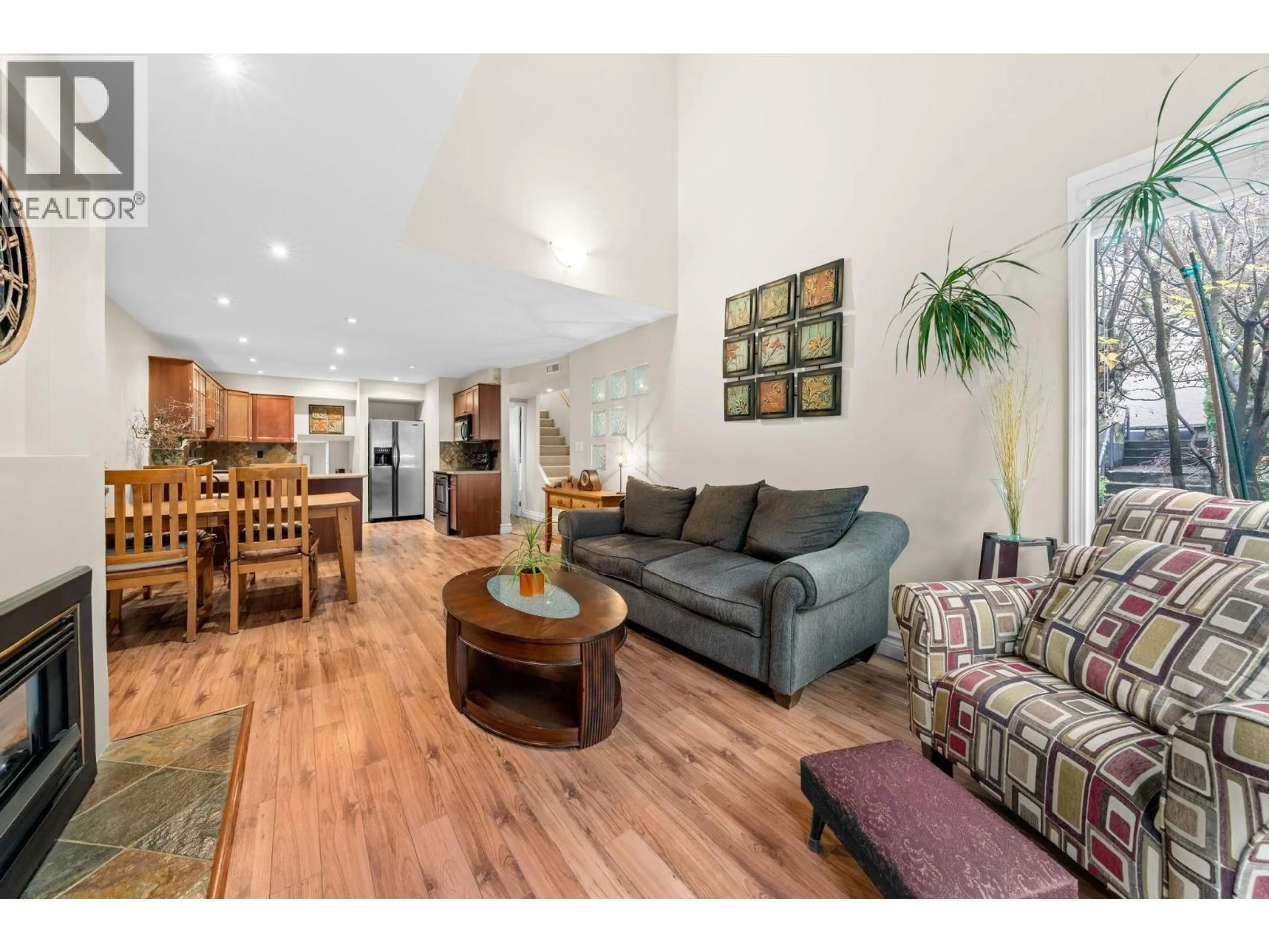 Living room with furniture, wood/laminate floor for 6 - 230 15TH STREET, North Vancouver British Columbia V7M1S2