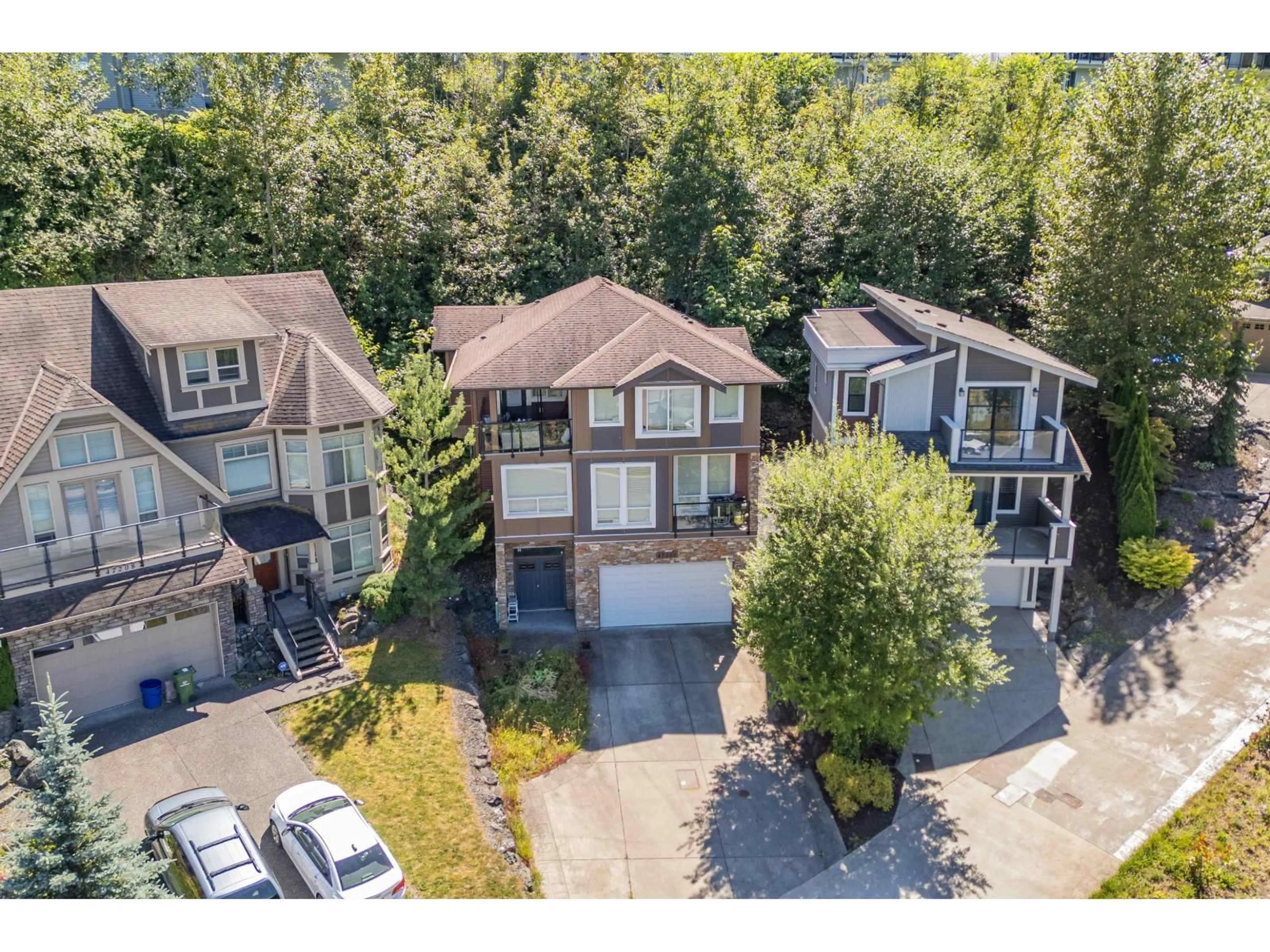 A pic from outside/outdoor area/front of a property/back of a property/a pic from drone, street for 47202 SKYLINE DRIVE, Chilliwack British Columbia V2R0R4