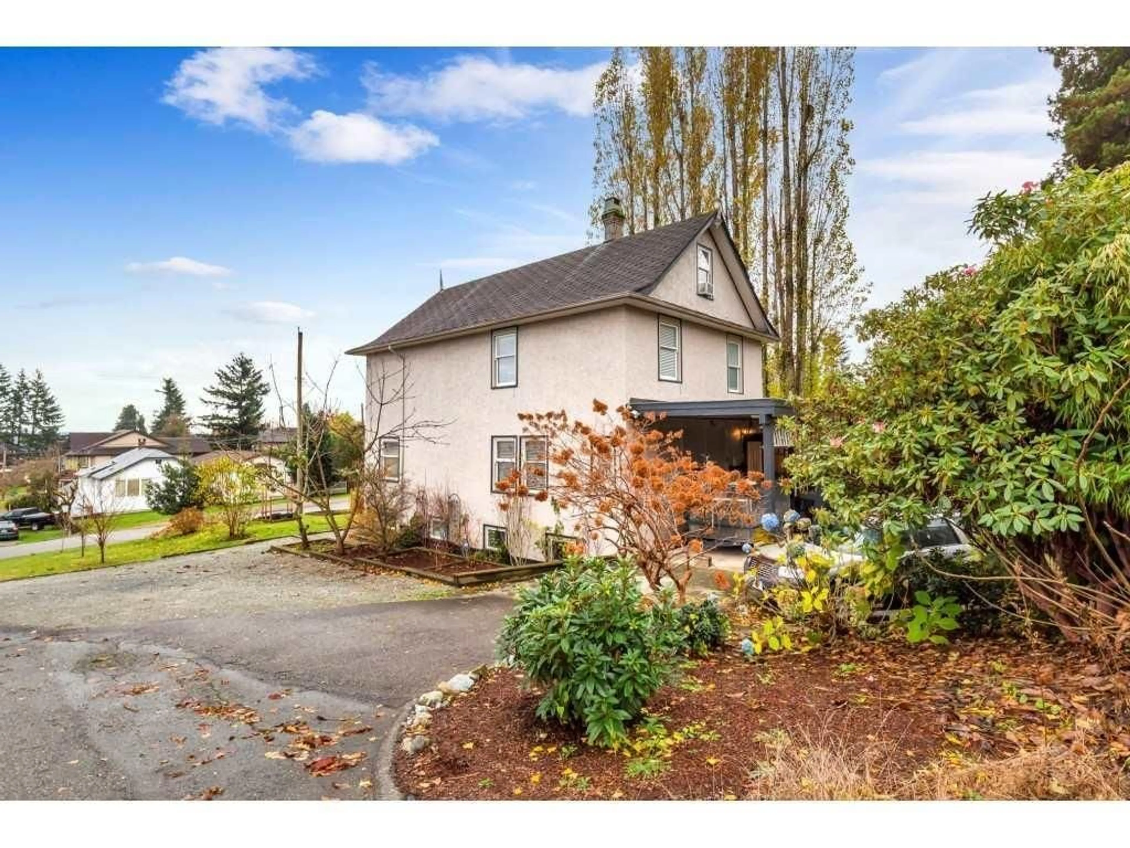 A pic from outside/outdoor area/front of a property/back of a property/a pic from drone, street for 32945 3, Mission British Columbia V2V1N2