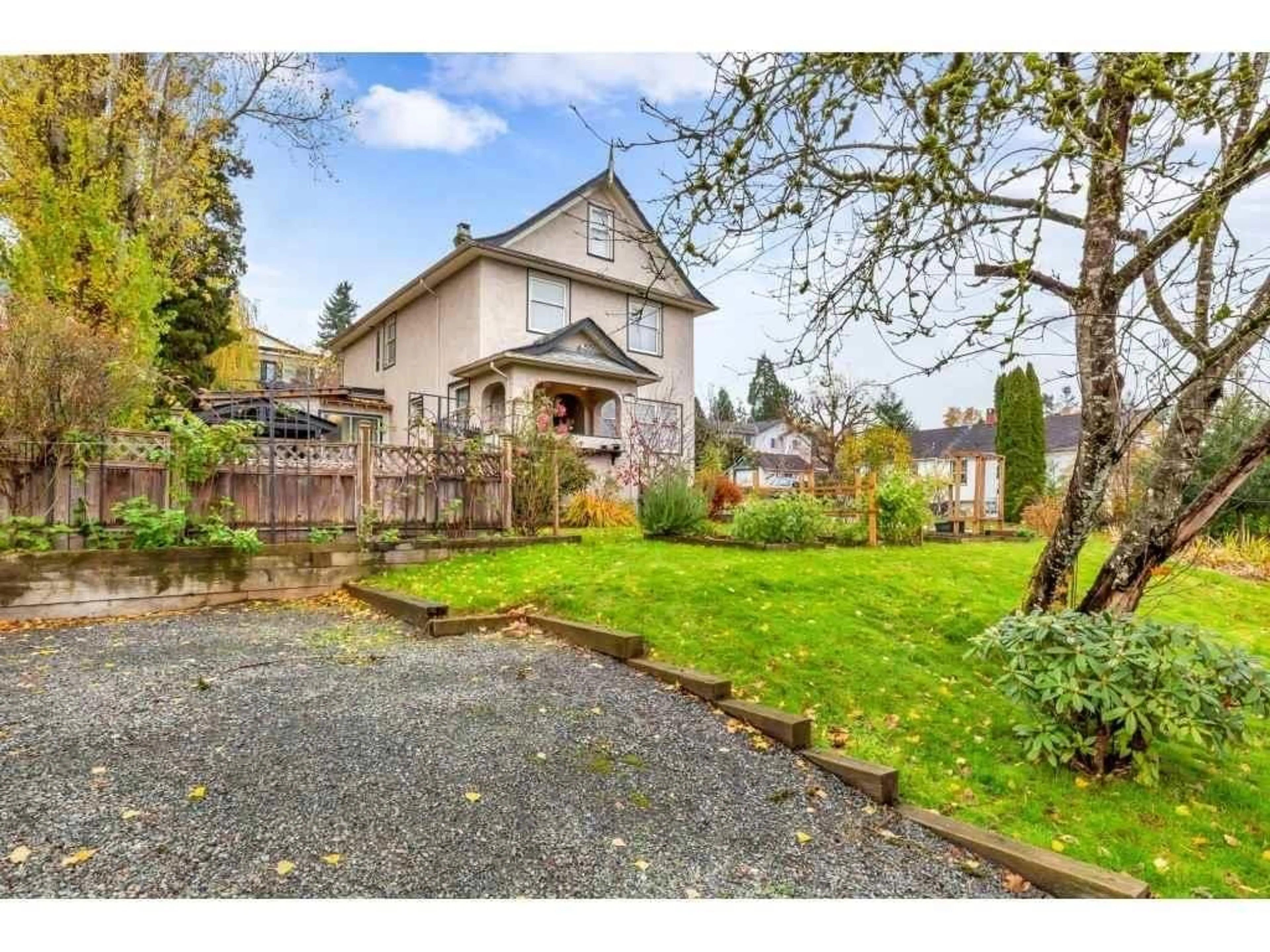 A pic from outside/outdoor area/front of a property/back of a property/a pic from drone, street for 32945 3, Mission British Columbia V2V1N2