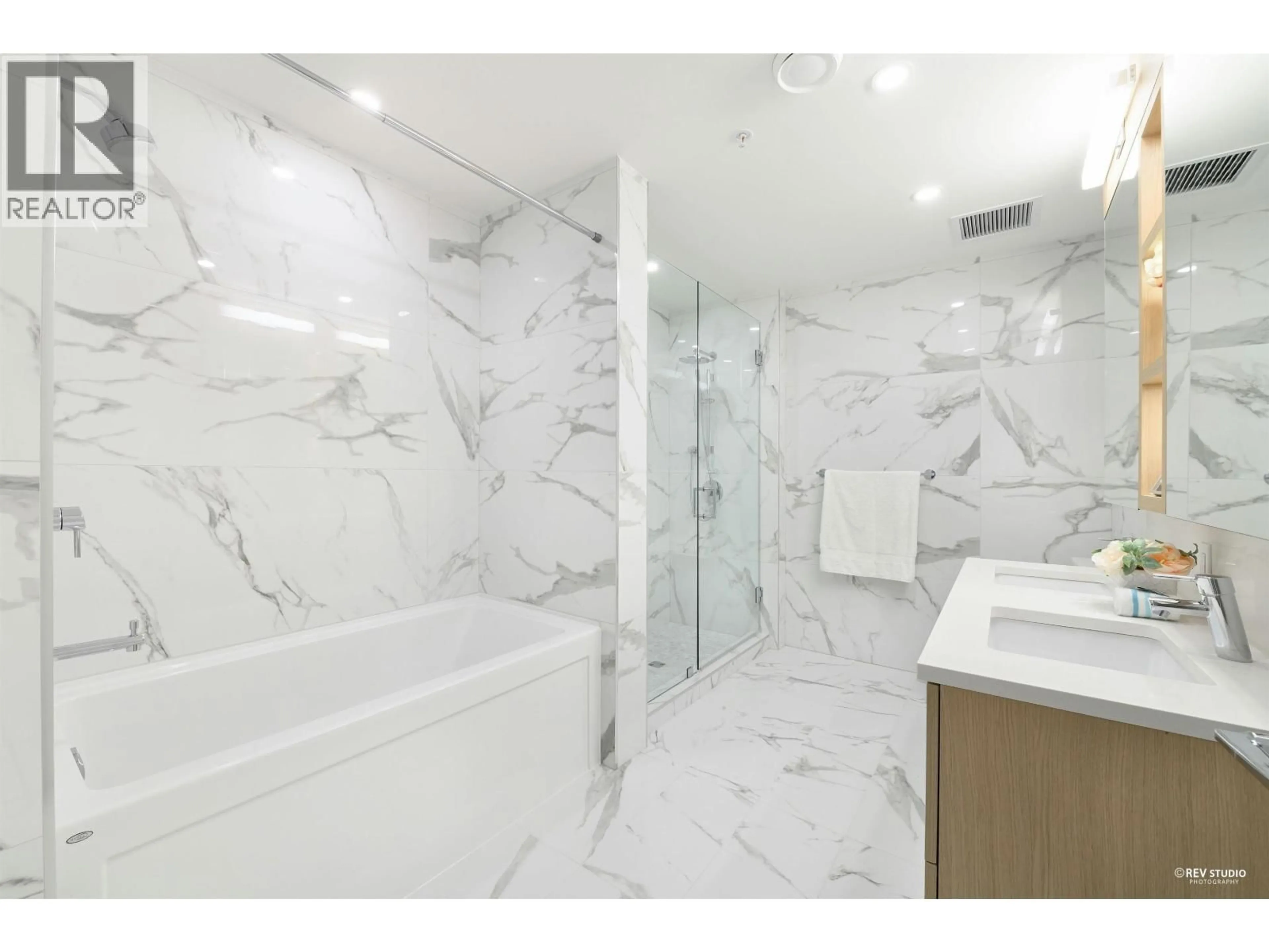 Contemporary bathroom, ceramic/tile floor for 202 - 5058 CAMBIE STREET, Vancouver British Columbia V5Z2Z5