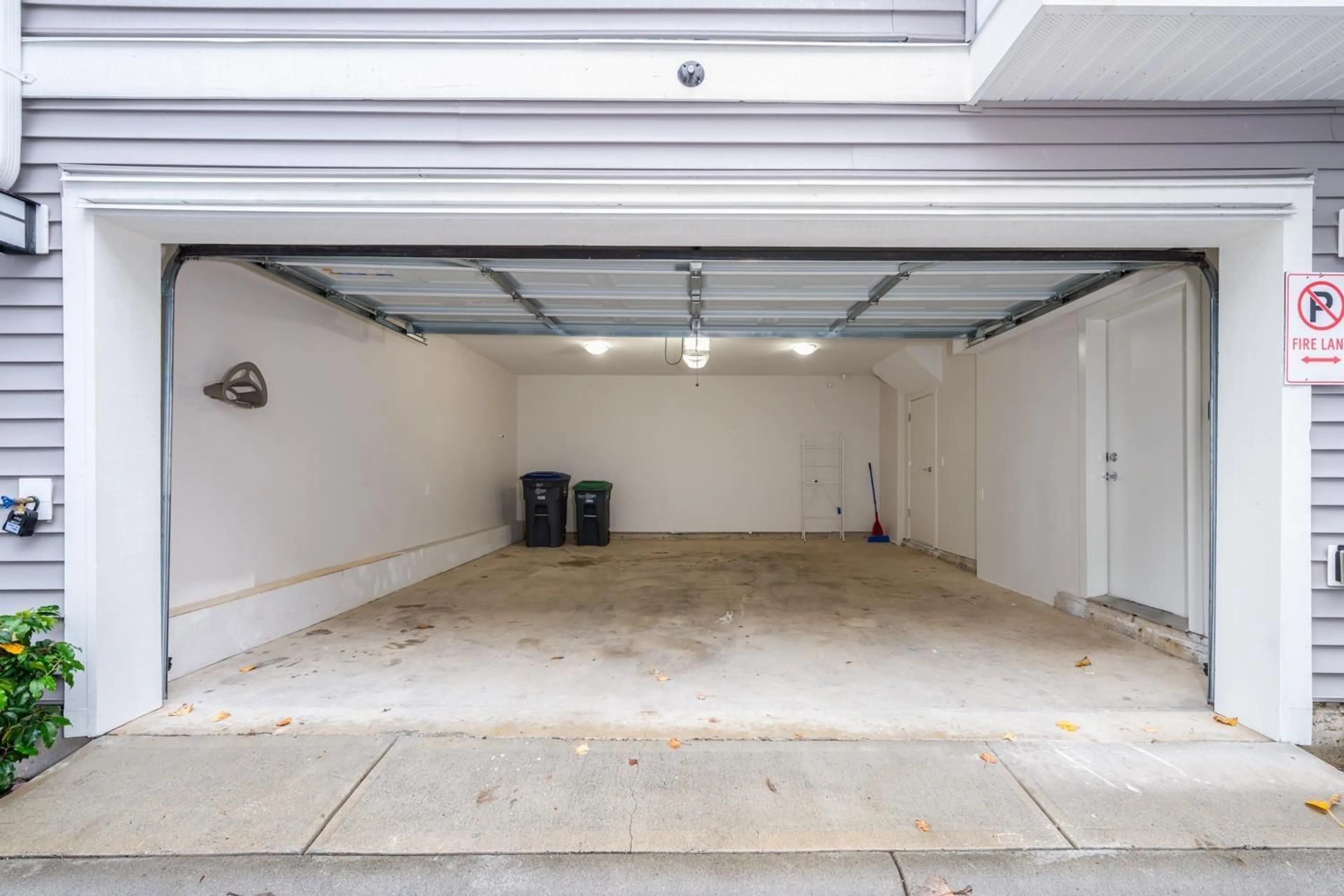 Indoor garage for 57 - 11267 133, Surrey British Columbia V3R0E3