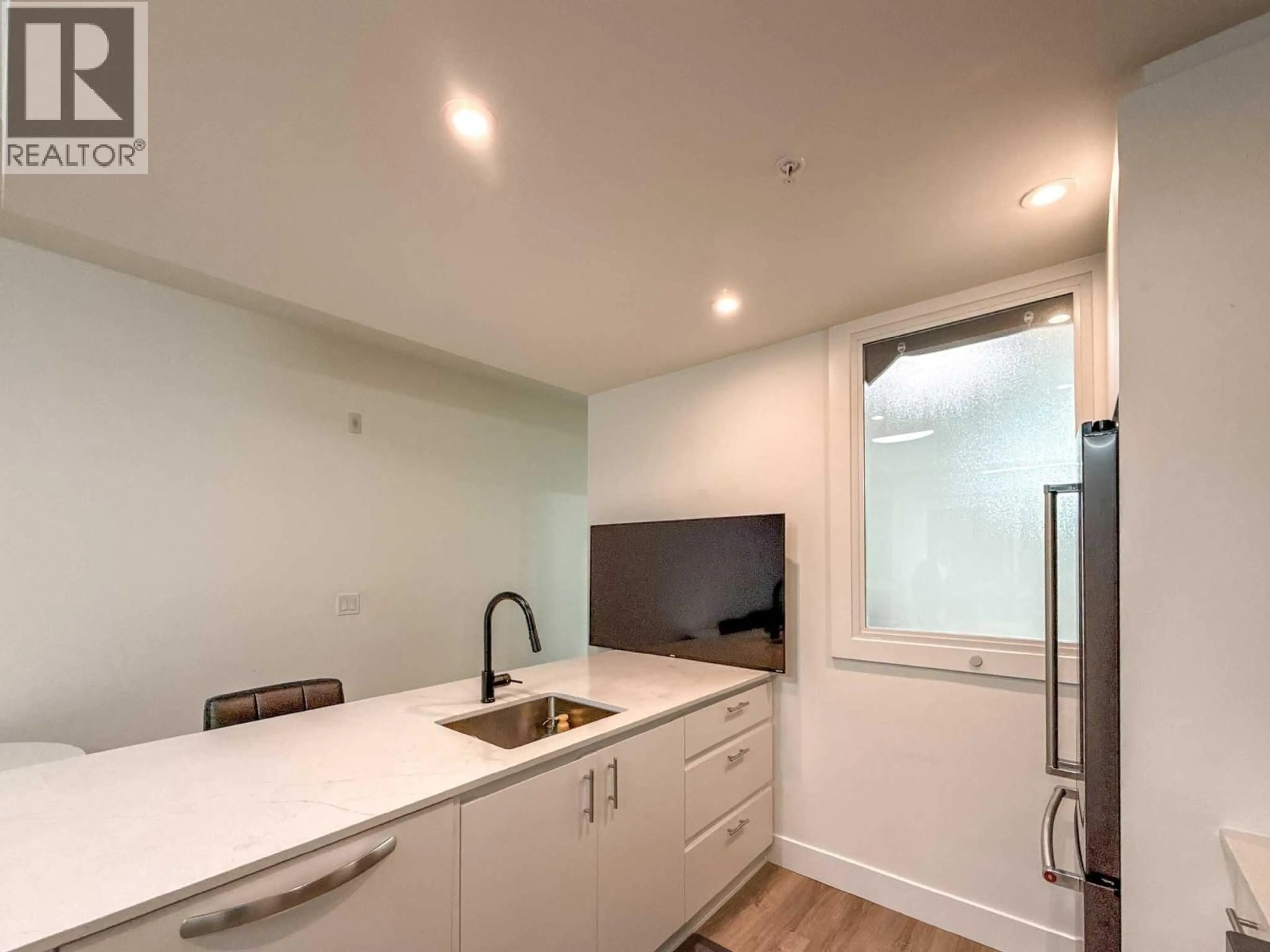 Standard kitchen, unknown for 1211 - 2180 KELLY AVENUE, Port Coquitlam British Columbia V3C3B1