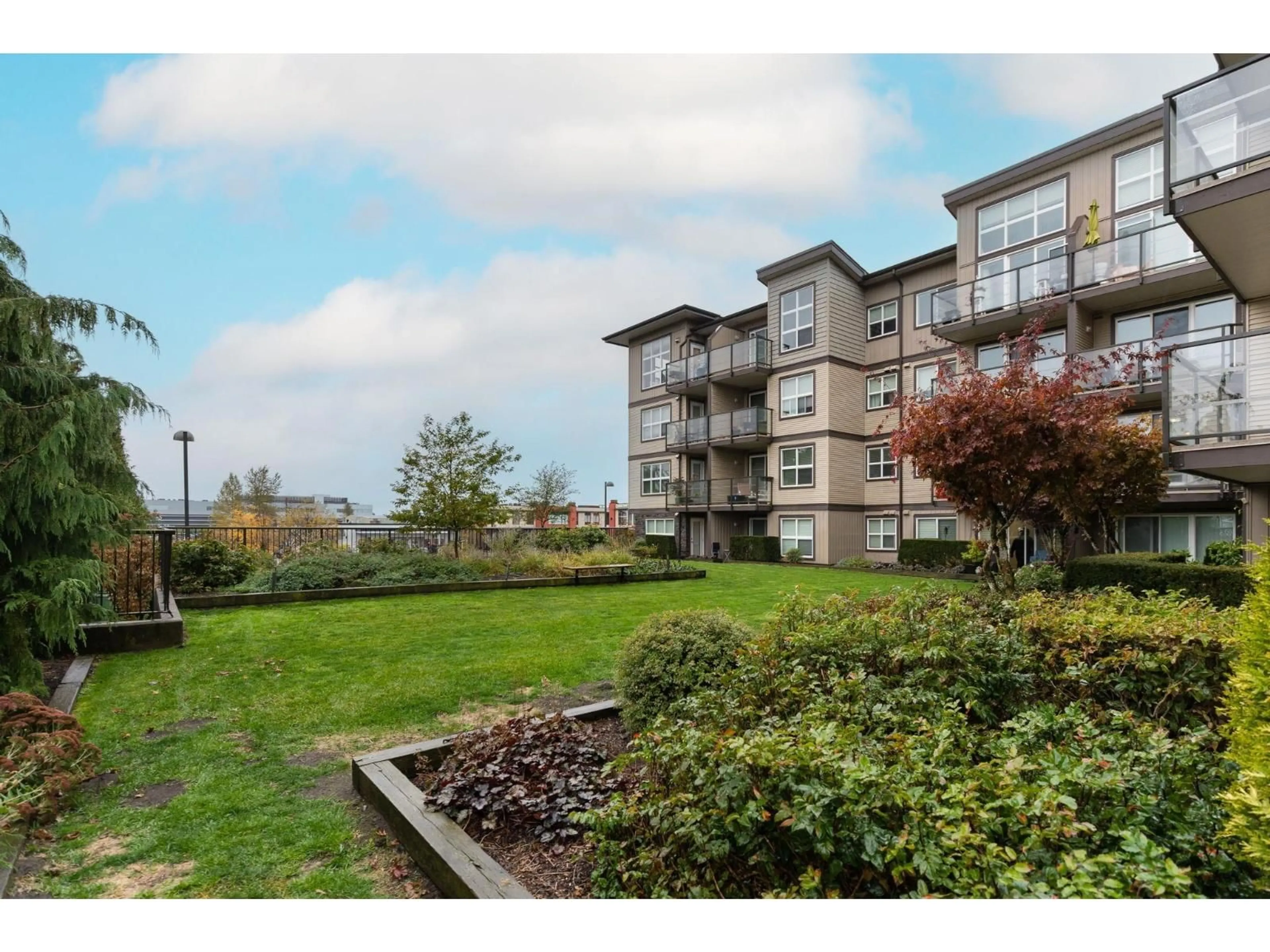 Patio, water/lake/river/ocean view for 111 - 30525 CARDINAL AVENUE, Abbotsford British Columbia V2T0A8