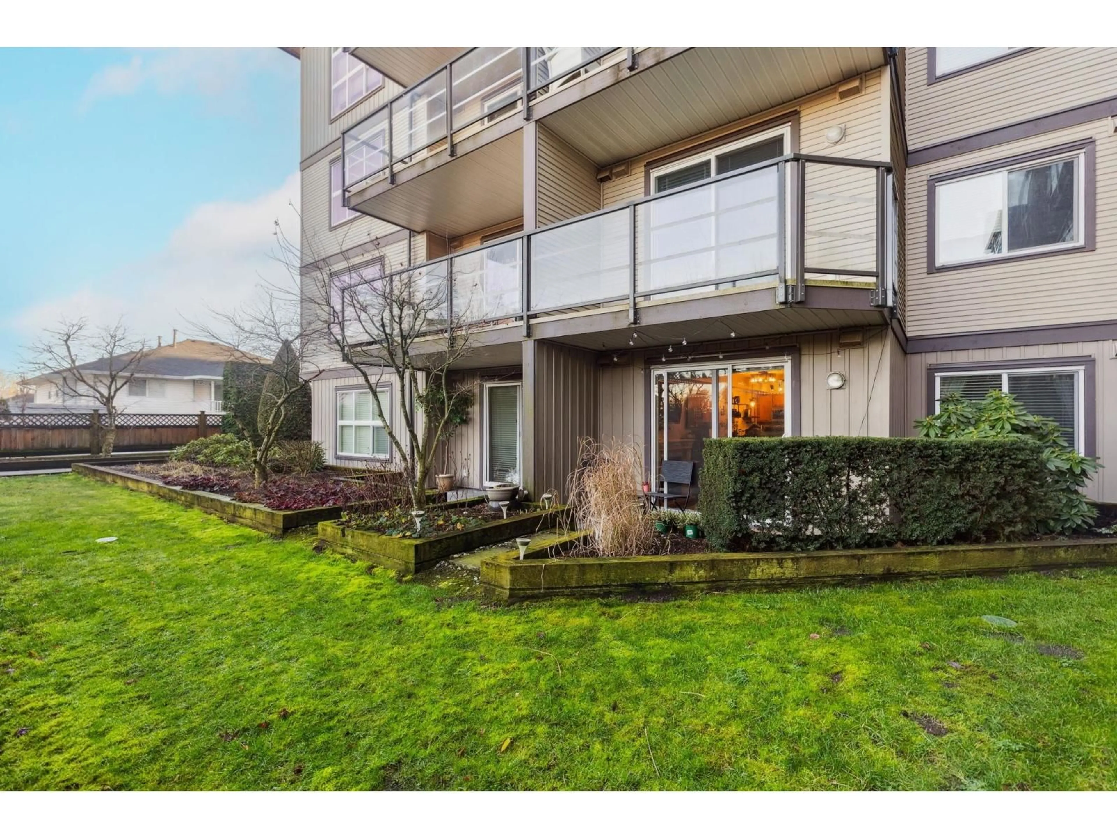 Patio, unknown for 111 - 30525 CARDINAL AVENUE, Abbotsford British Columbia V2T0A8