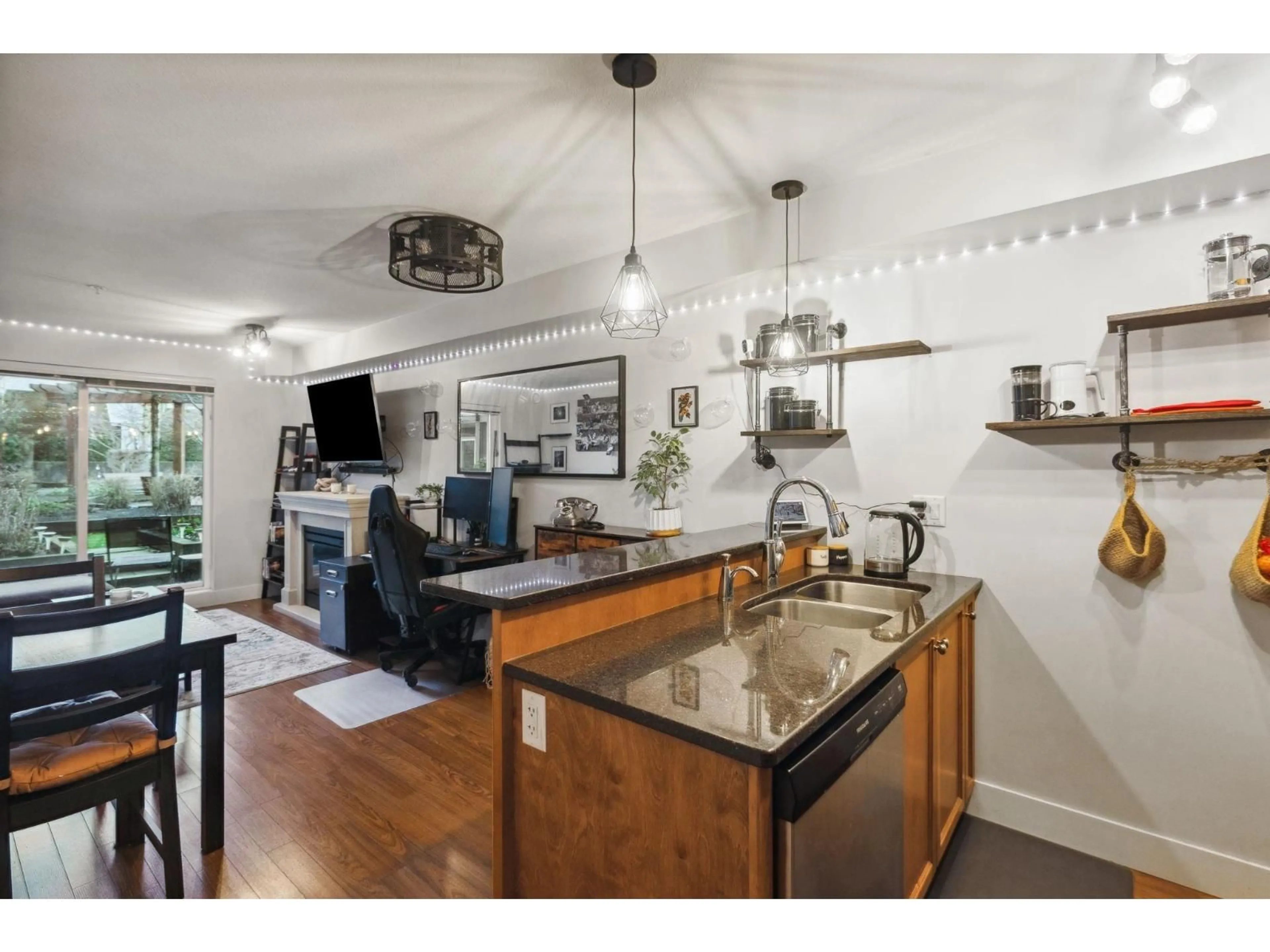 Open concept kitchen, unknown for 111 - 30525 CARDINAL AVENUE, Abbotsford British Columbia V2T0A8