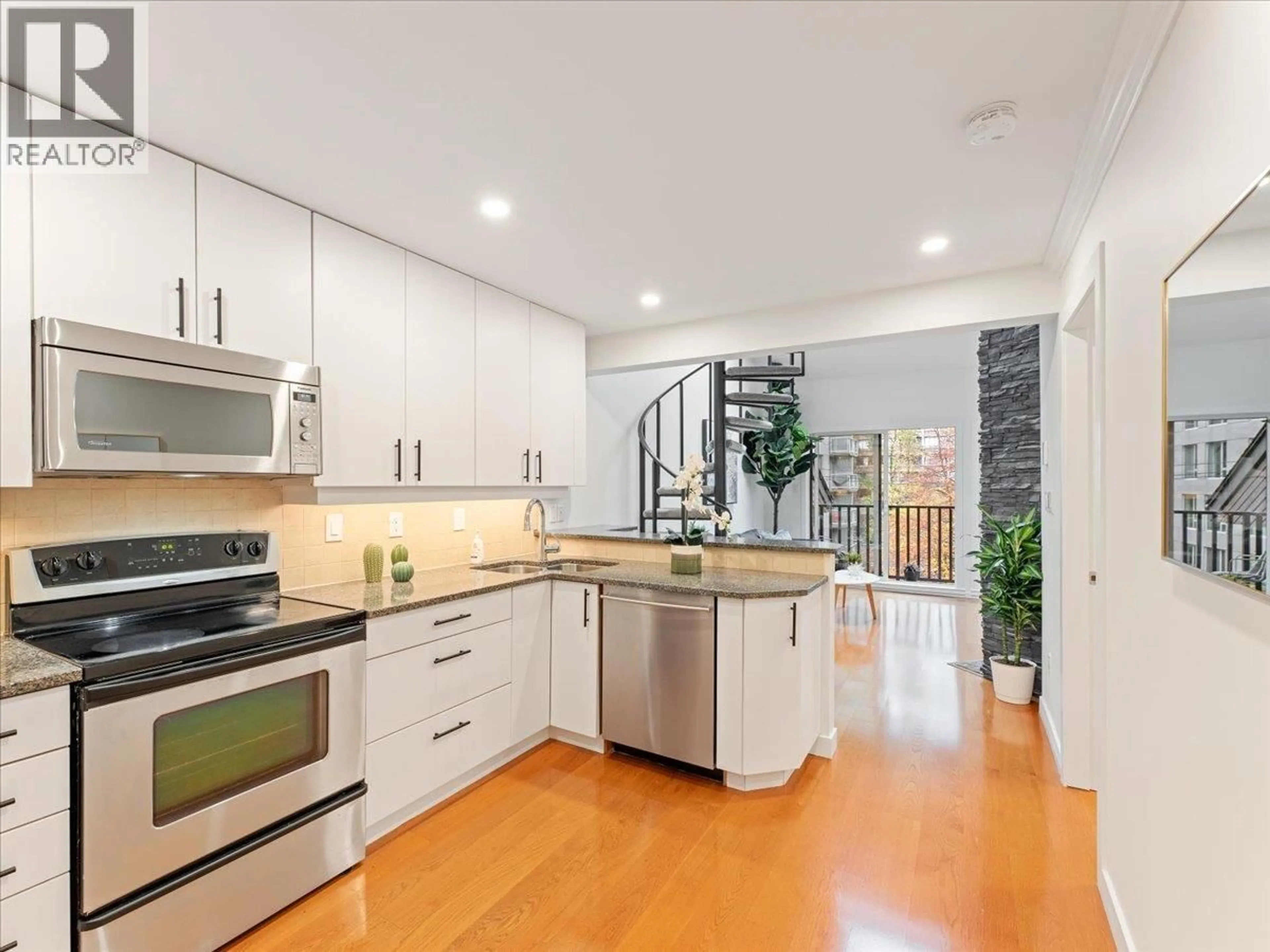 Open concept kitchen, ceramic/tile floor for 403 - 1274 BARCLAY STREET, Vancouver British Columbia V6E1H3