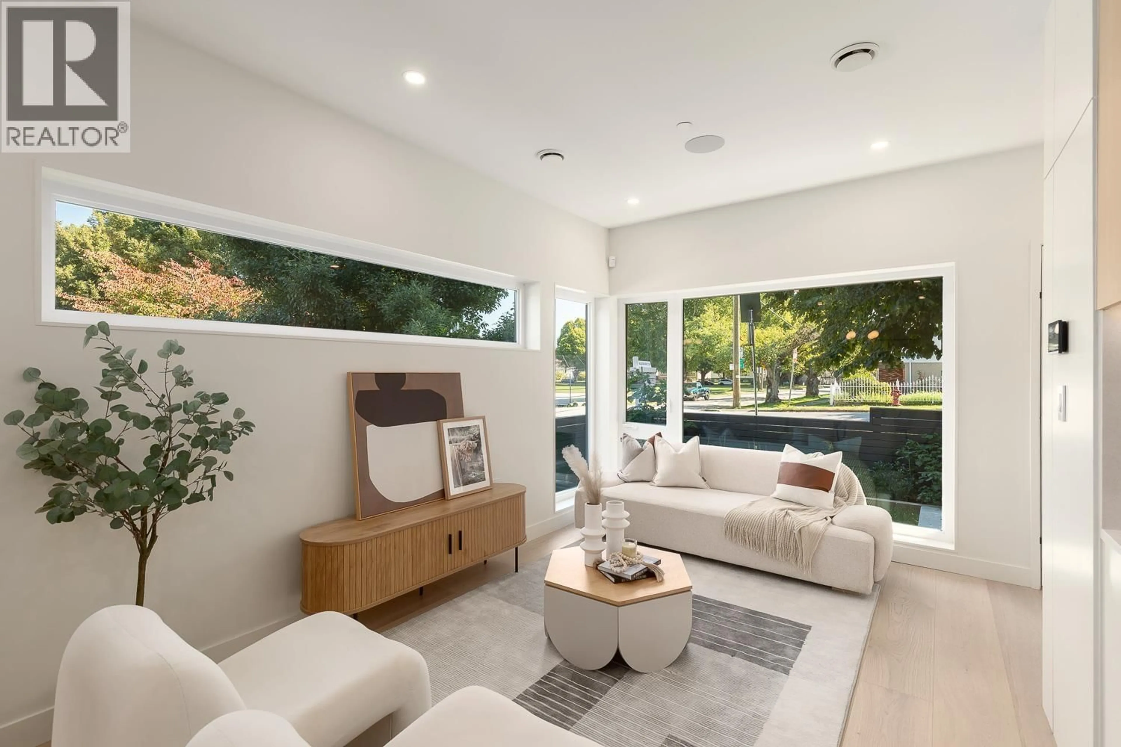 Living room with furniture, unknown for 5405 WALES STREET, Vancouver British Columbia V5R3M9