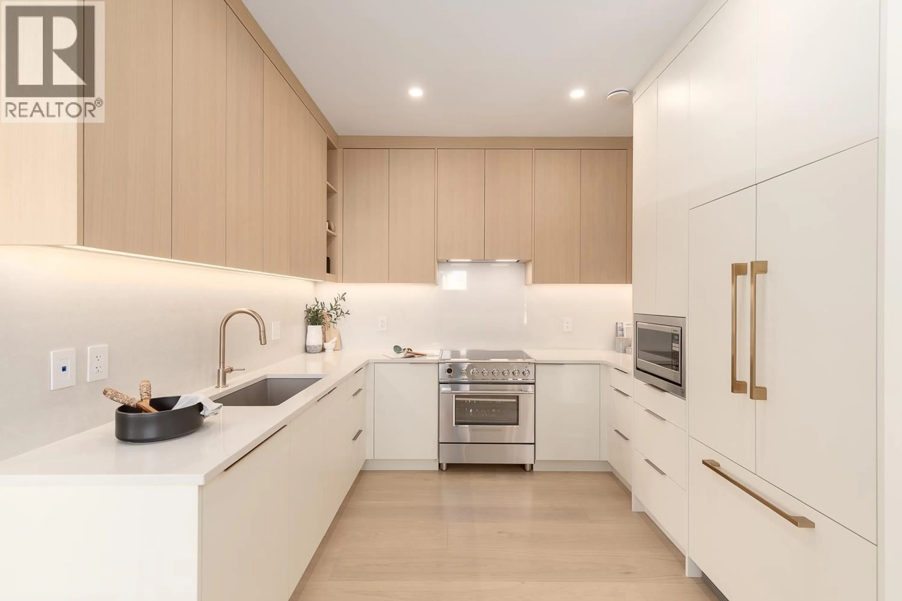 Contemporary kitchen, ceramic/tile floor for 5405 WALES STREET, Vancouver British Columbia V5R3M9