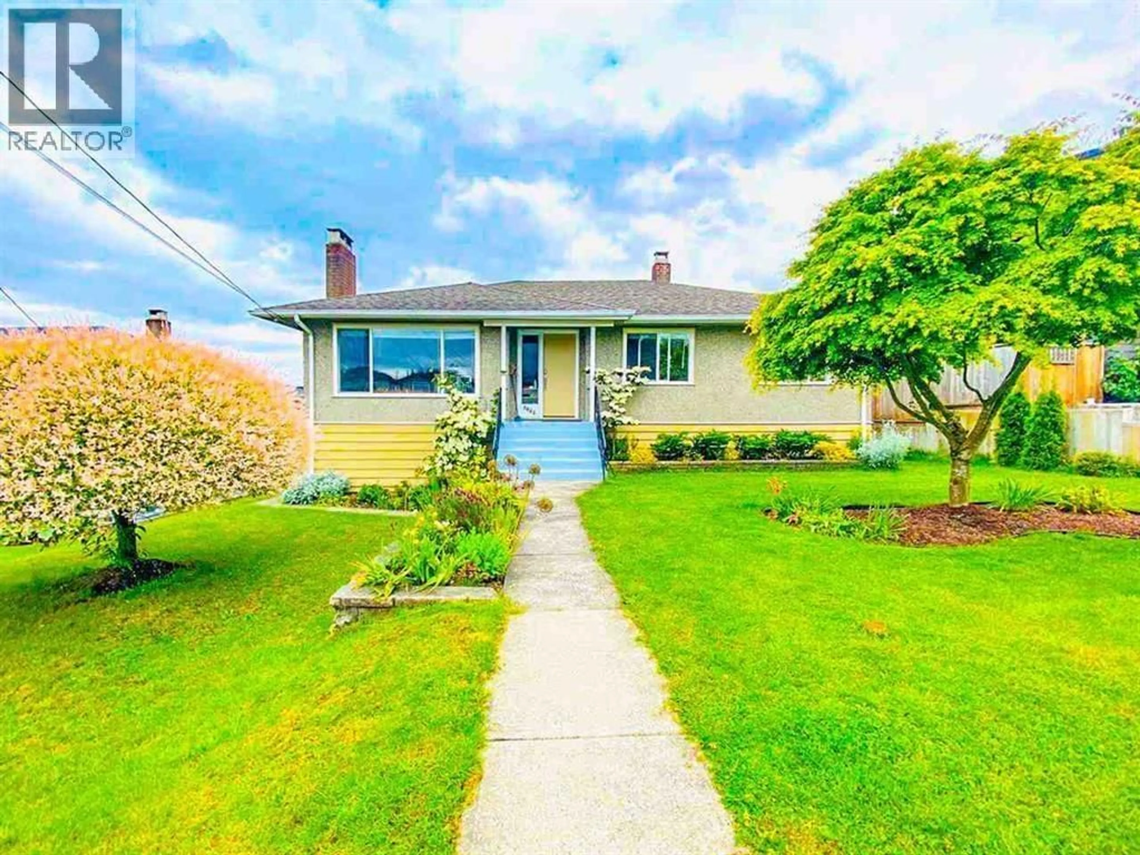 Home with vinyl exterior material, street for 5662 BOOTH AVENUE, Burnaby British Columbia V5H3A7