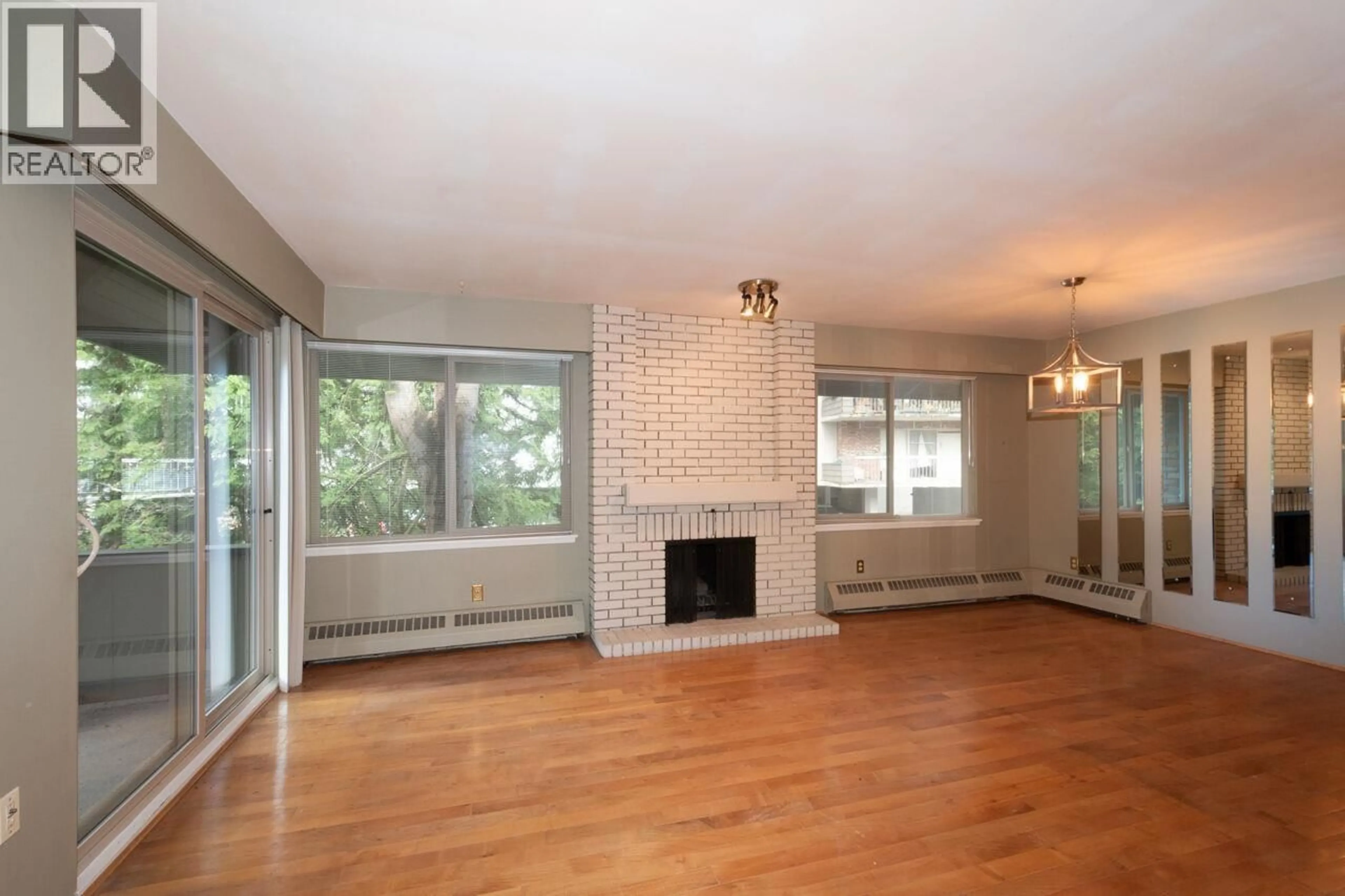 Living room with furniture, wood/laminate floor for 704 - 235 KEITH ROAD, West Vancouver British Columbia V7T1L5